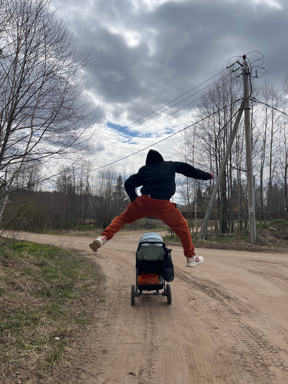 Forest acrobatics session documented in Chaikovsky, Russia