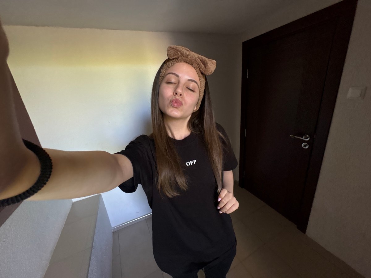 Woman documents morning routine through selfies in Bulgarian home
