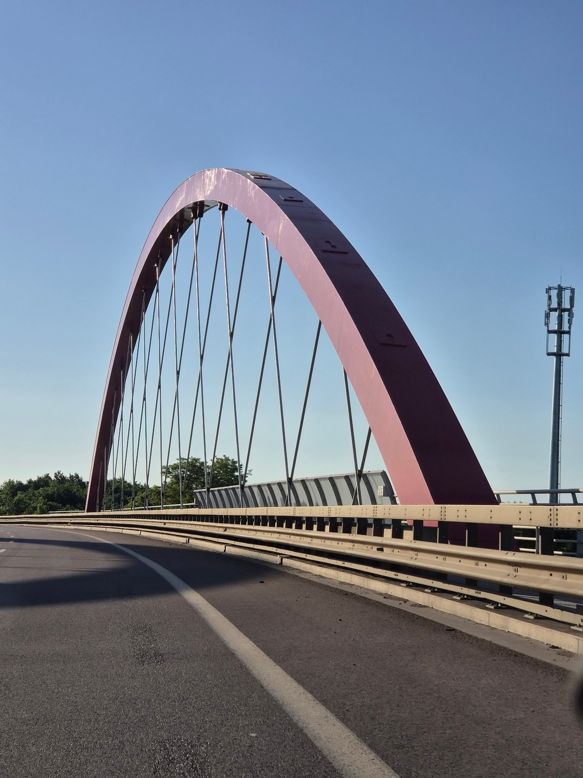 Clear skies frame Pont Rouge bridge in Schifflange