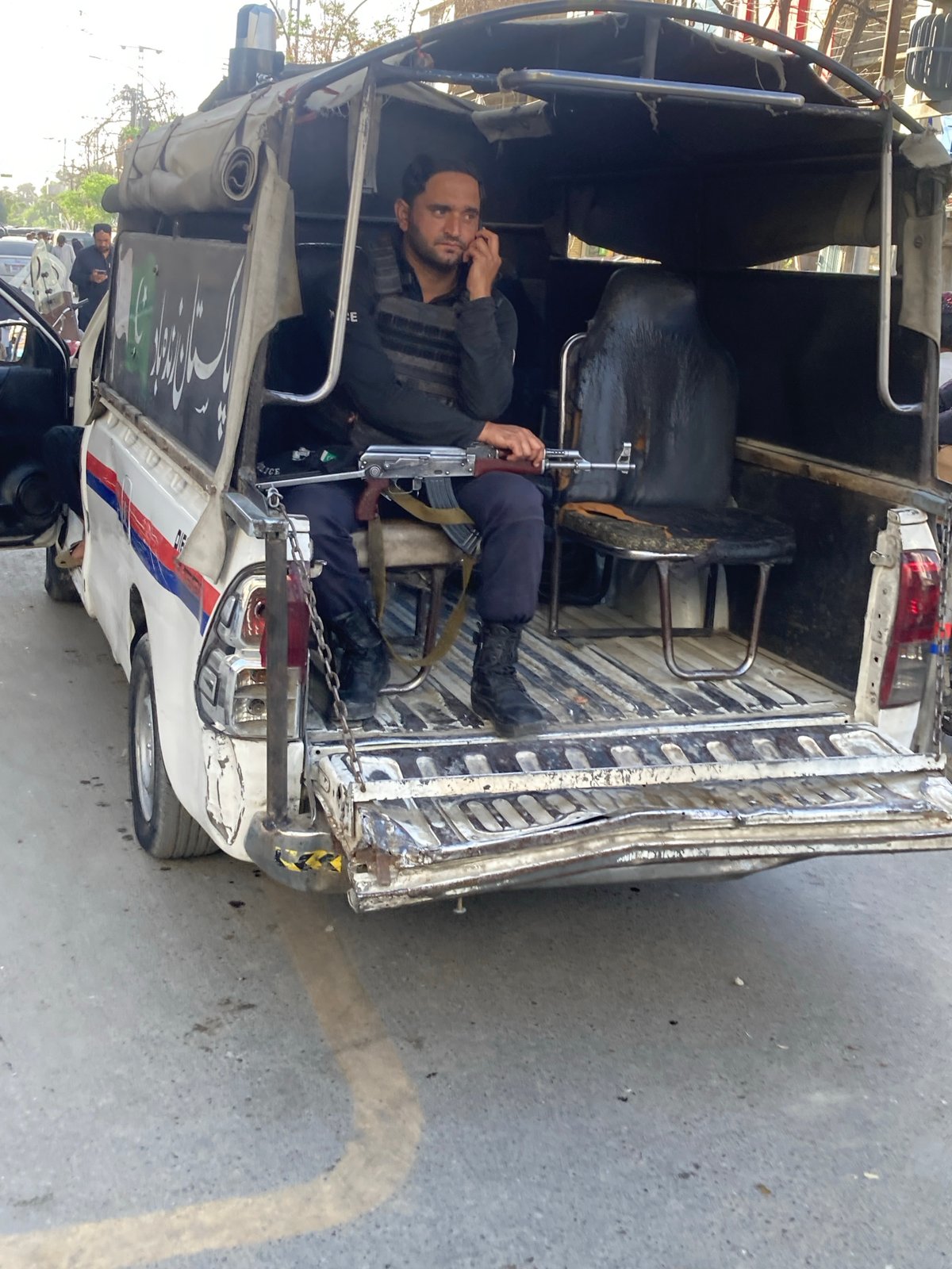Armed man observed in damaged rickshaw in Quetta