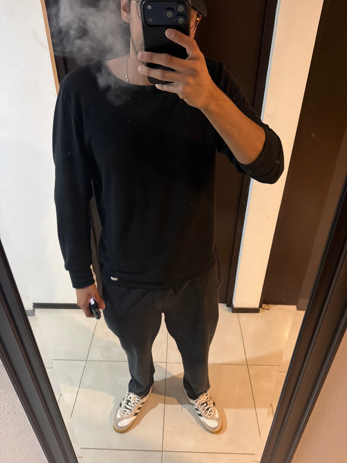 Man takes bathroom mirror selfie in San Andrés Cholula