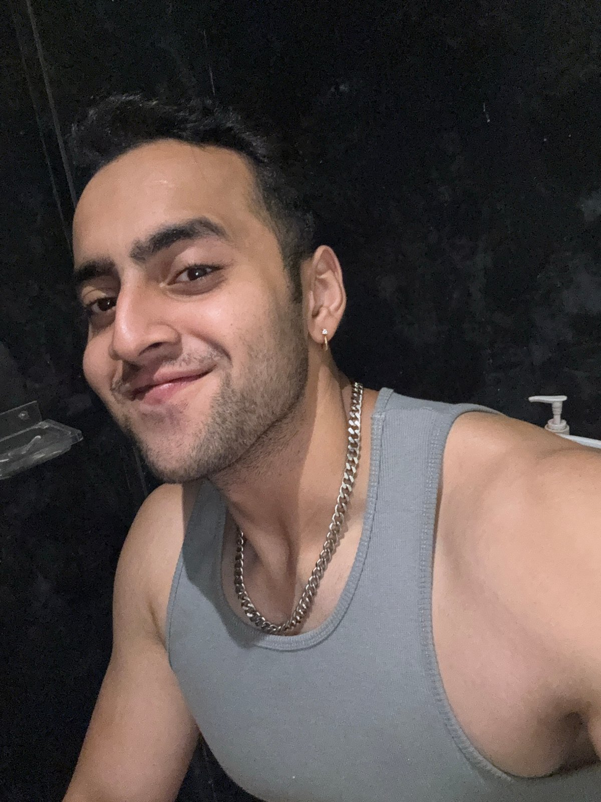 Late-night gym selfies captured in Kolkata fitness center
