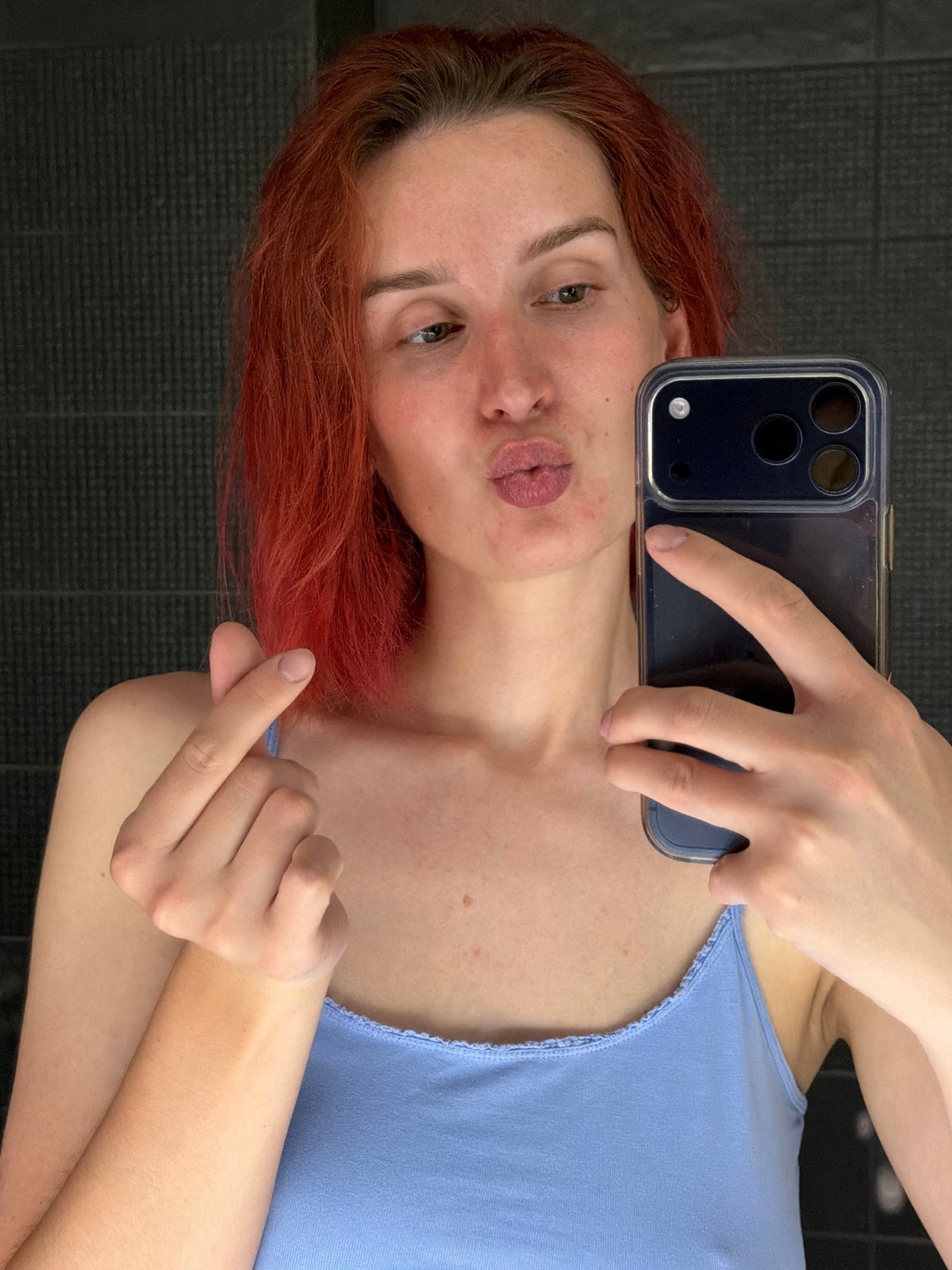 Woman takes bathroom selfies while cat plays in Chaikovsky