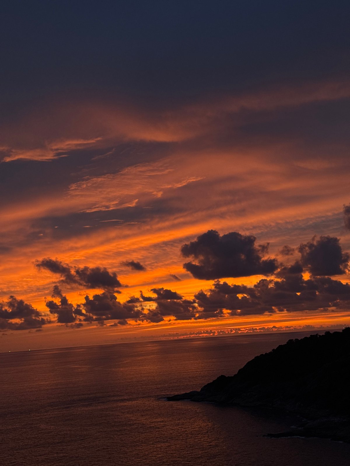Sunset gathering at Promthep Cape draws crowds for golden hour photos