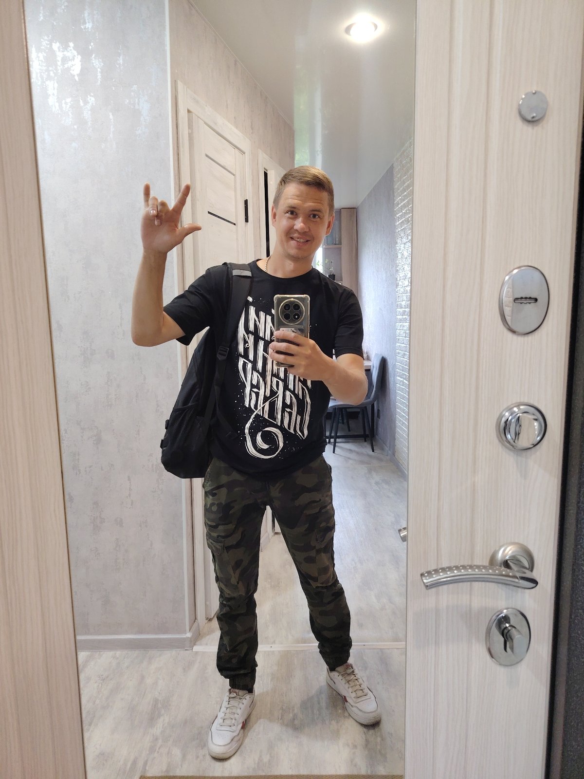 Playful selfie session through everyday objects in Chaikovsky