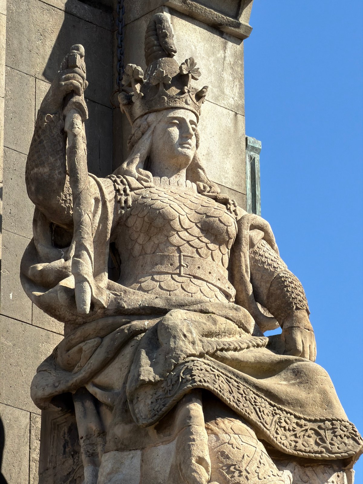 Up close with Barcelona's Columbus Monument on a sunny afternoon