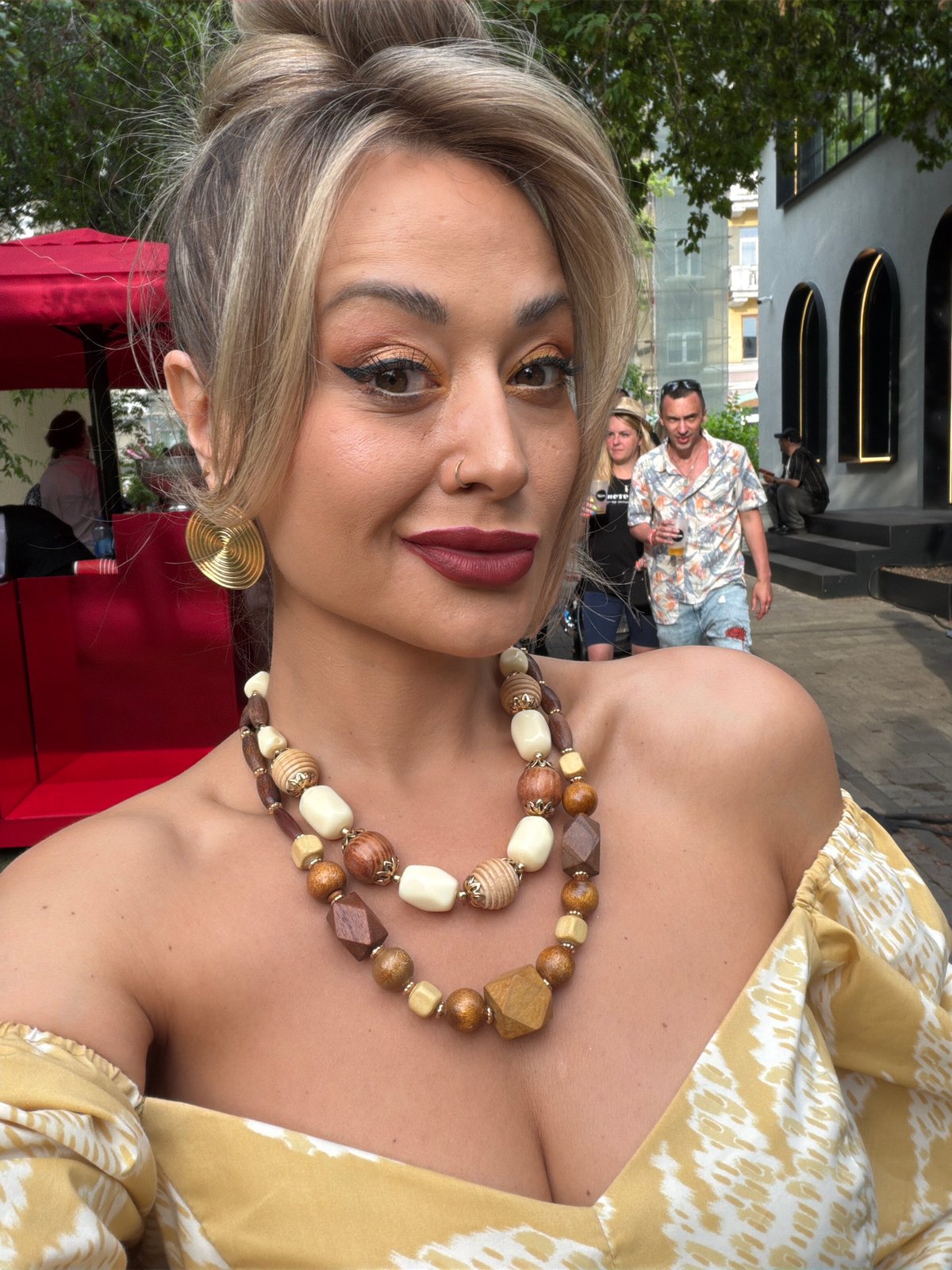 Outdoor selfie in Krasnoyarsk with a bold summer look