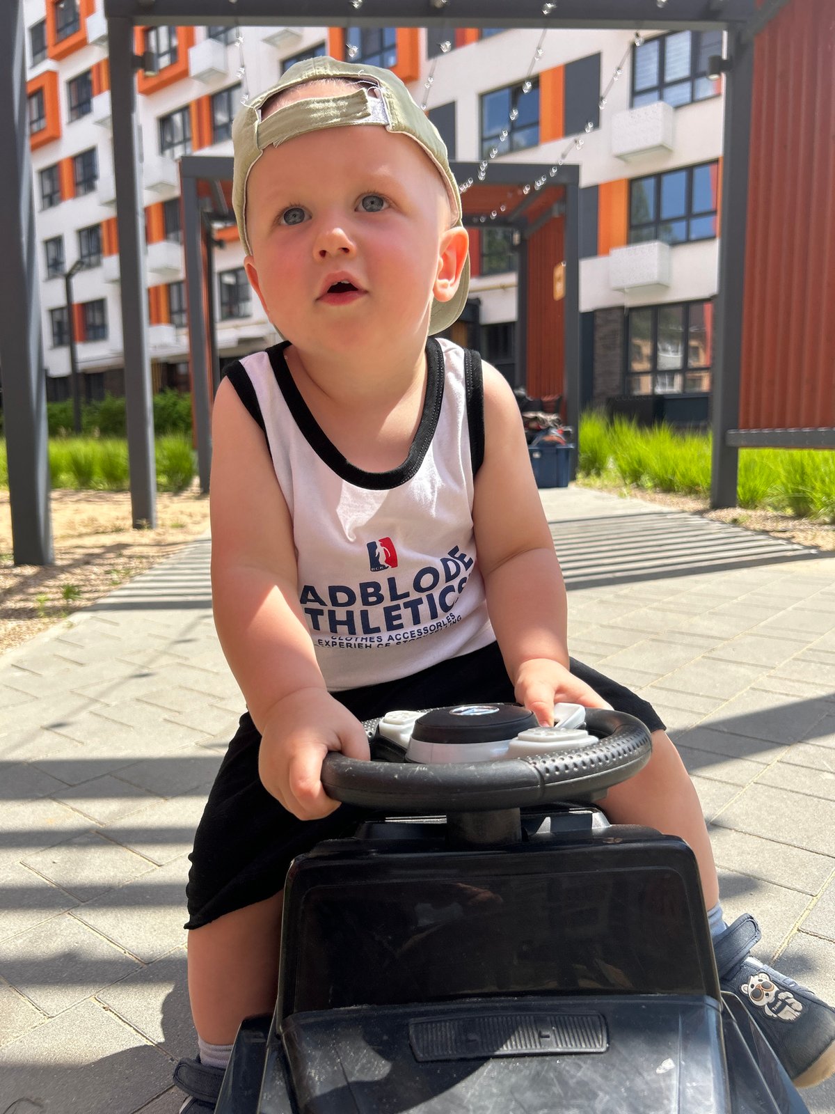 Summer morning outing in Kaluga, scooters and snacks