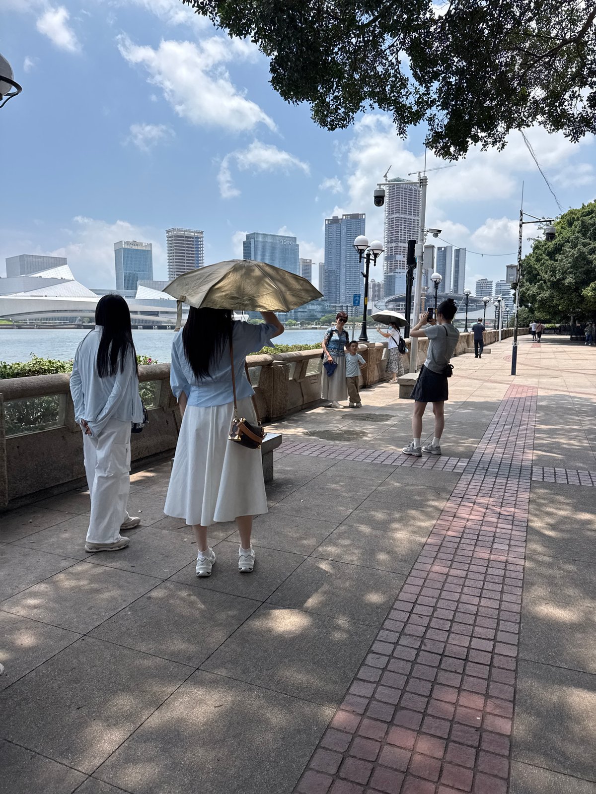 Morning waterfront life captured in Guangzhou's Liwan District