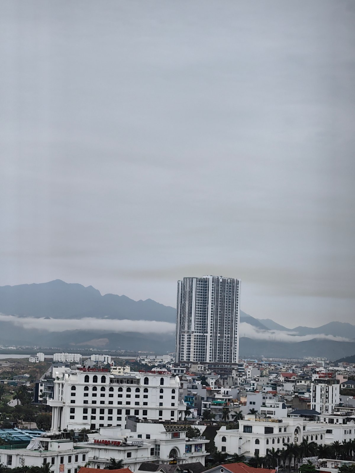 Overcast morning documented across Hong Gai Ward coastal district