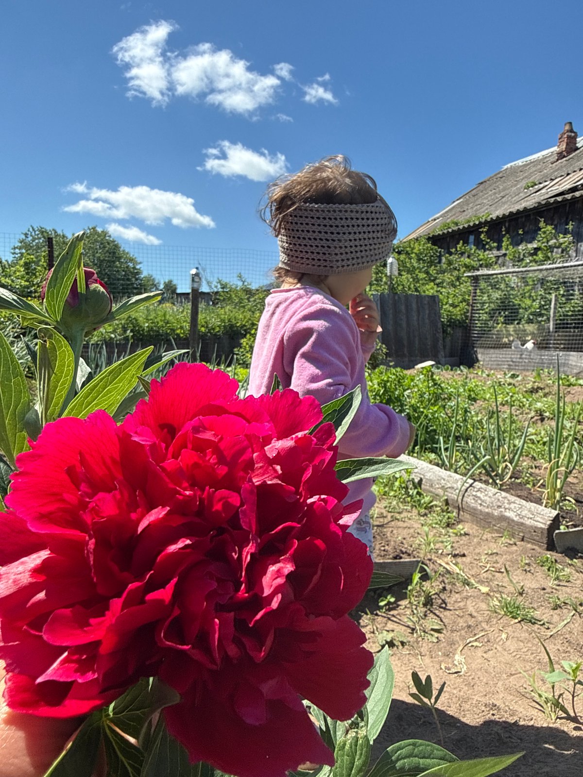 Child observed in rural outdoor setting in Уральское, Russia