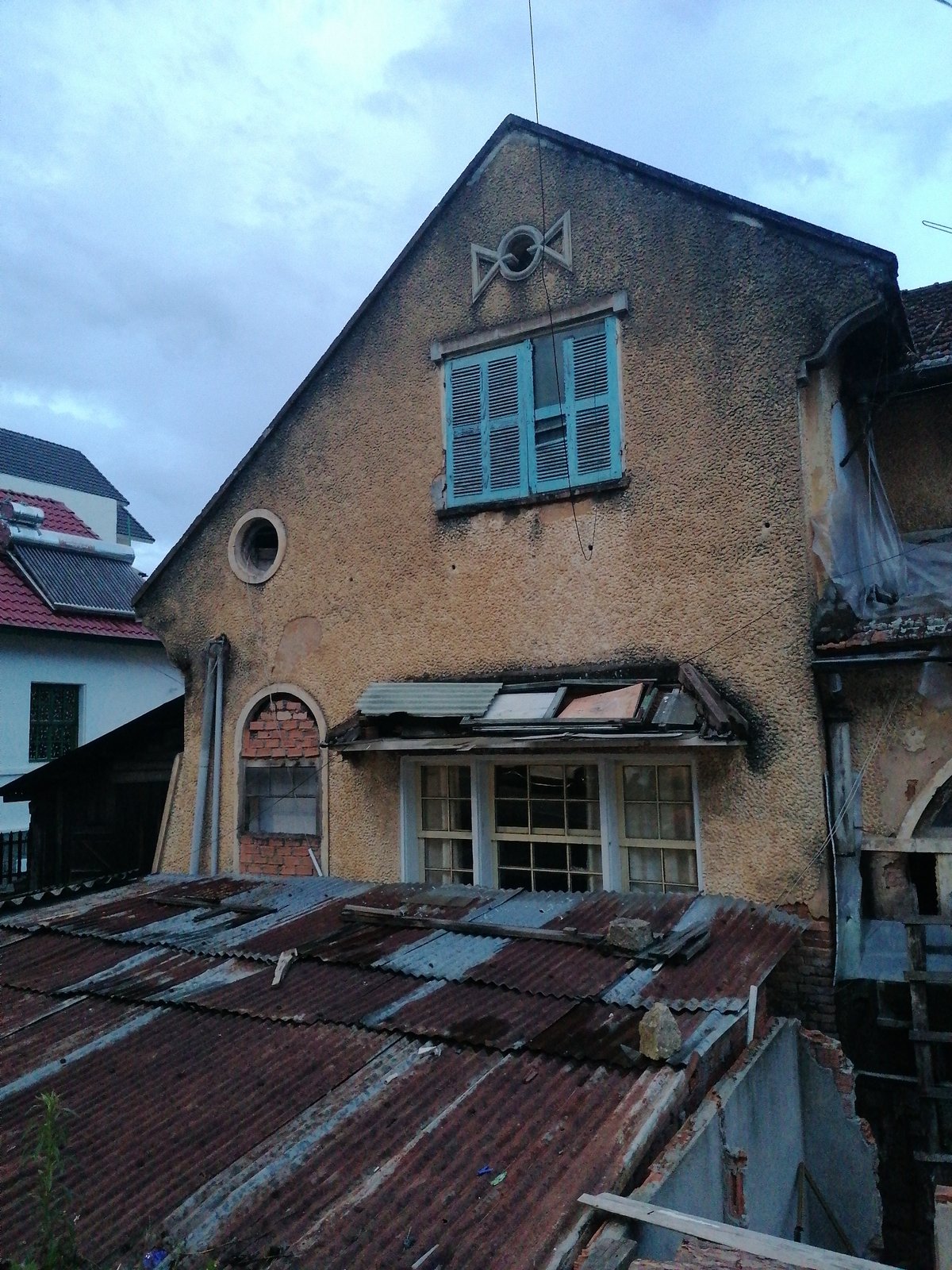 Daily life documented in Da Lat's Cam Ly district