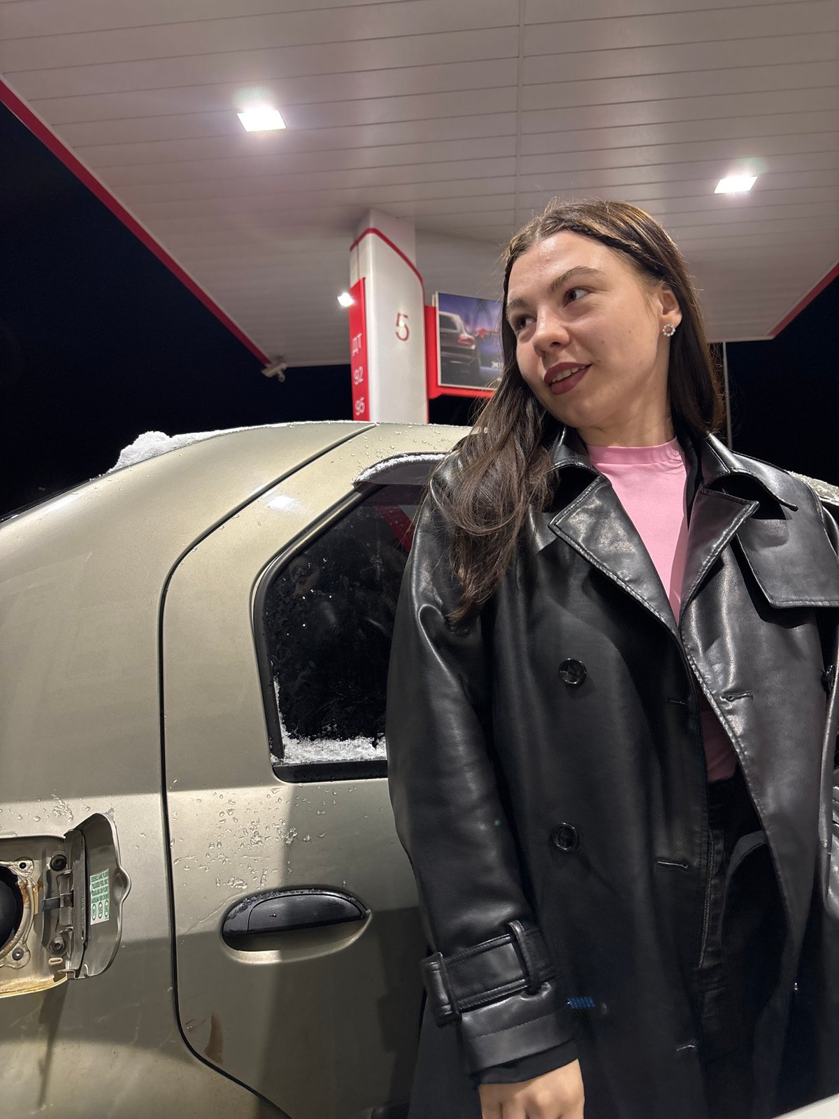 Women refuel, take selfie at Krylovo gas station