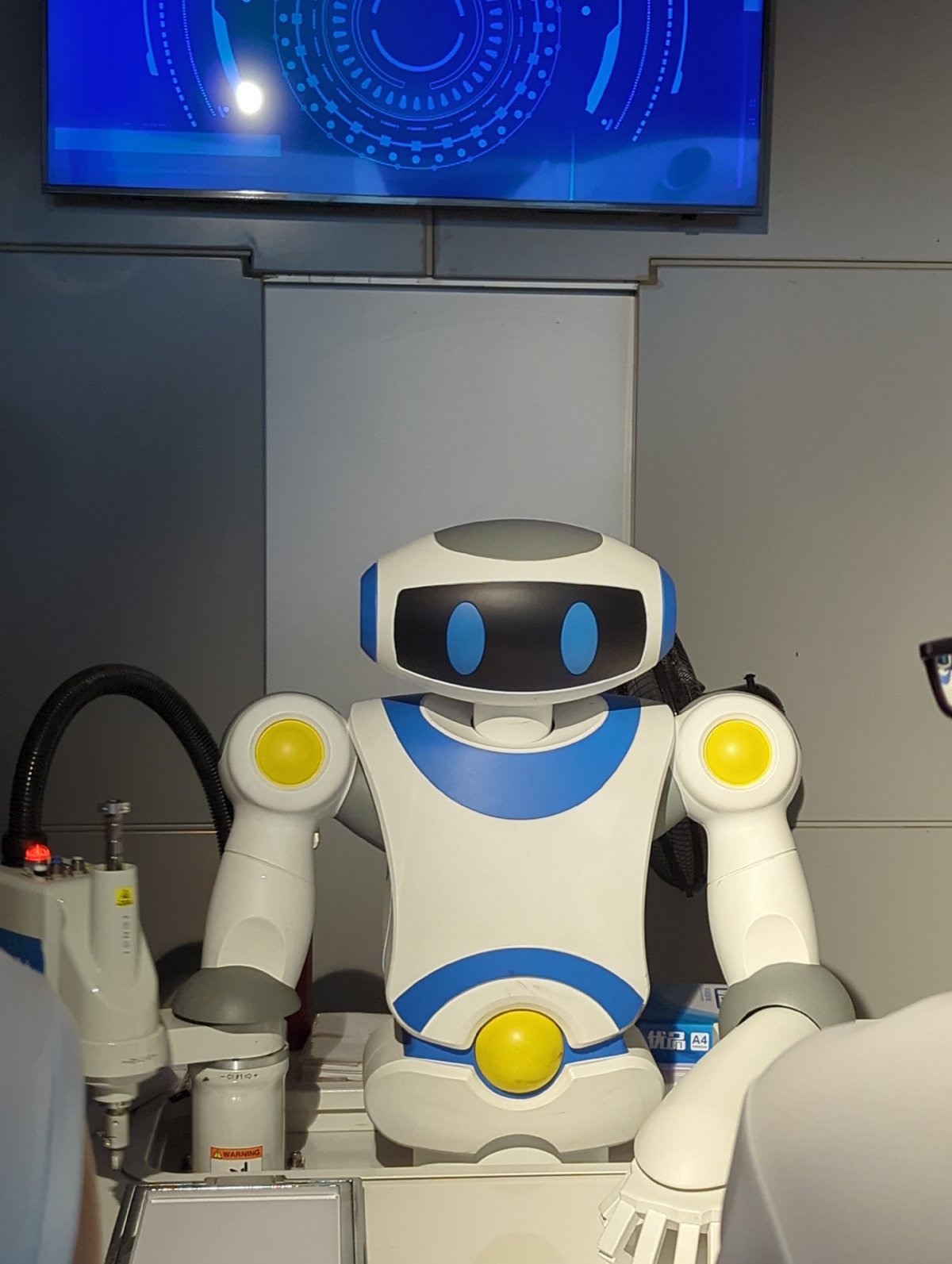 Space and robotics exhibition draws hands-on crowds in Chongqing