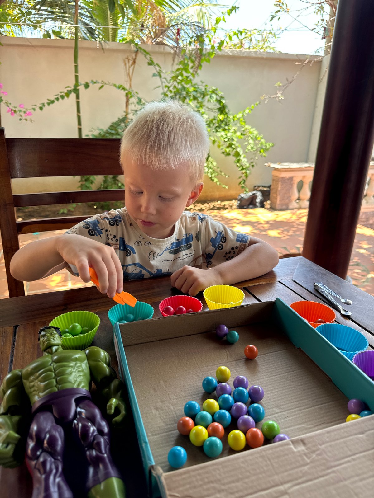 Child engages in educational play activity in Mũi Né