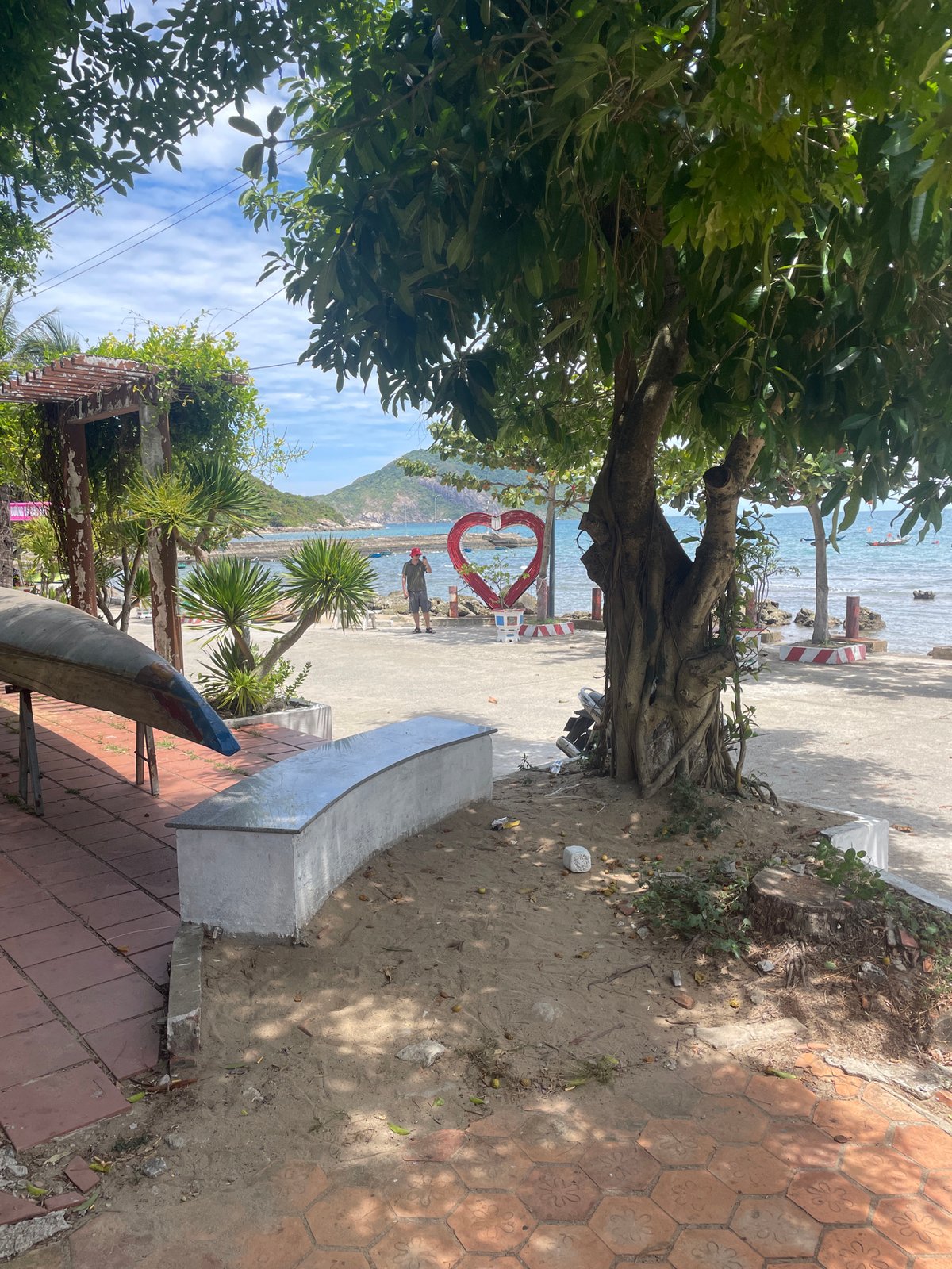 Early morning along Da Nang's coast: temples, boats, and beach cafes