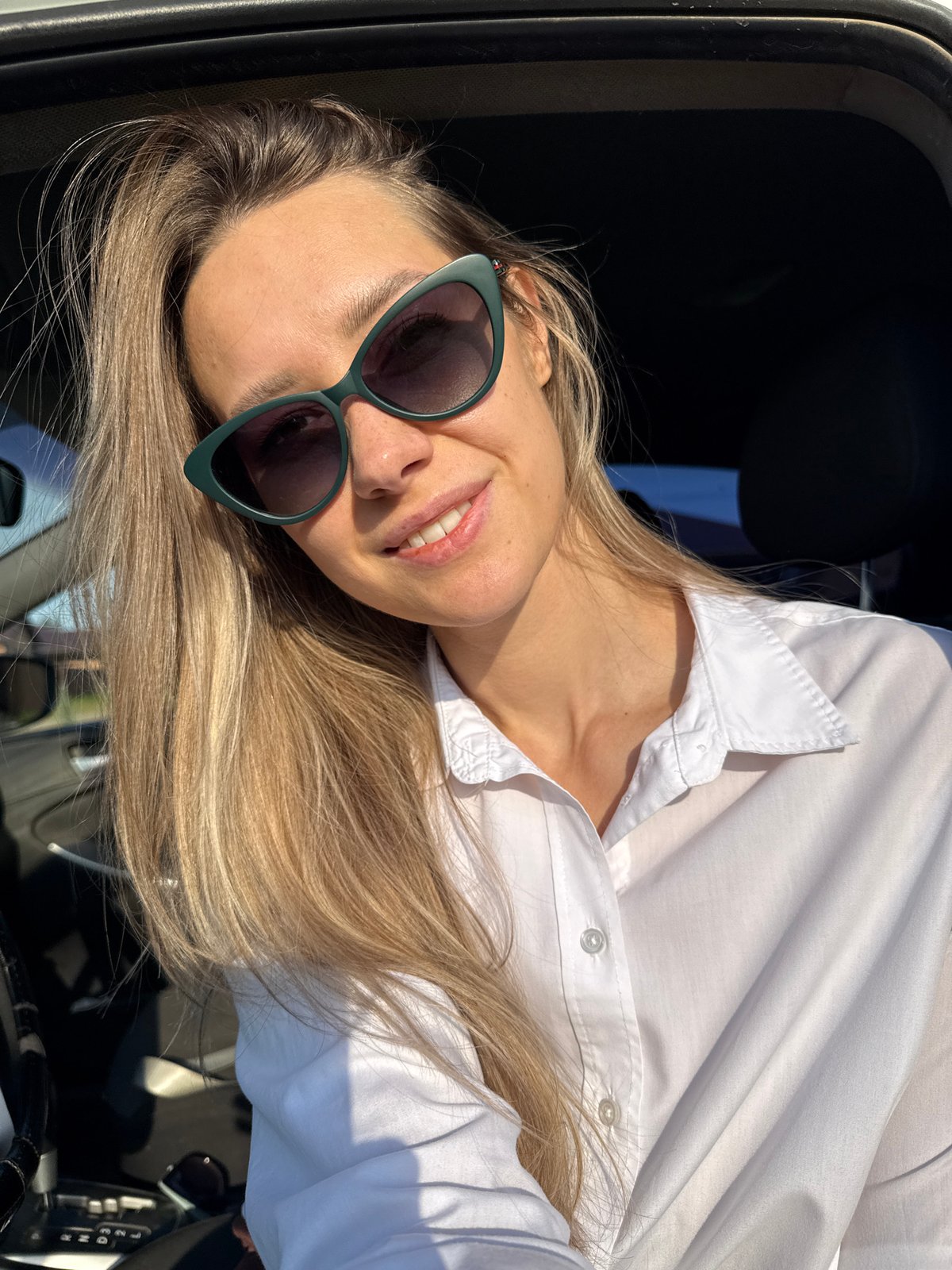 Sunny selfie session around Chaikovsky's residential outskirts