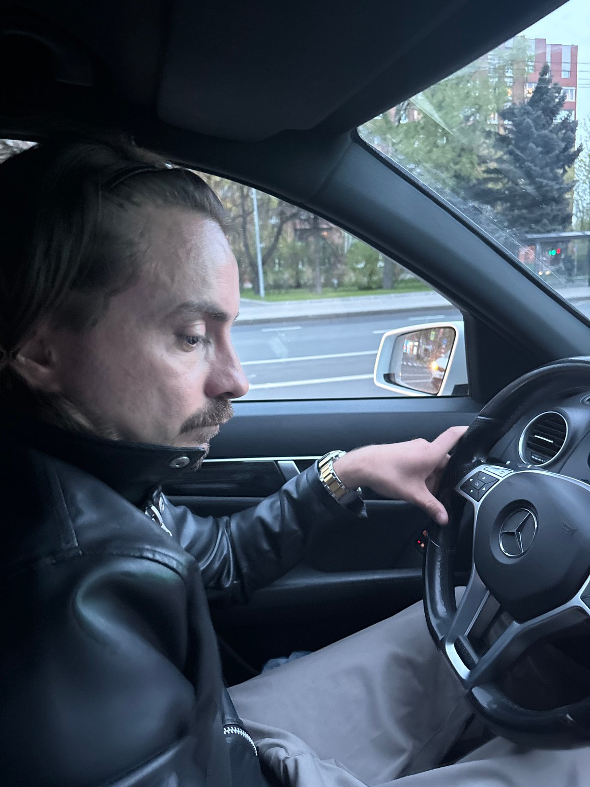 Driver spotted in Mercedes-Benz in Saint Petersburg