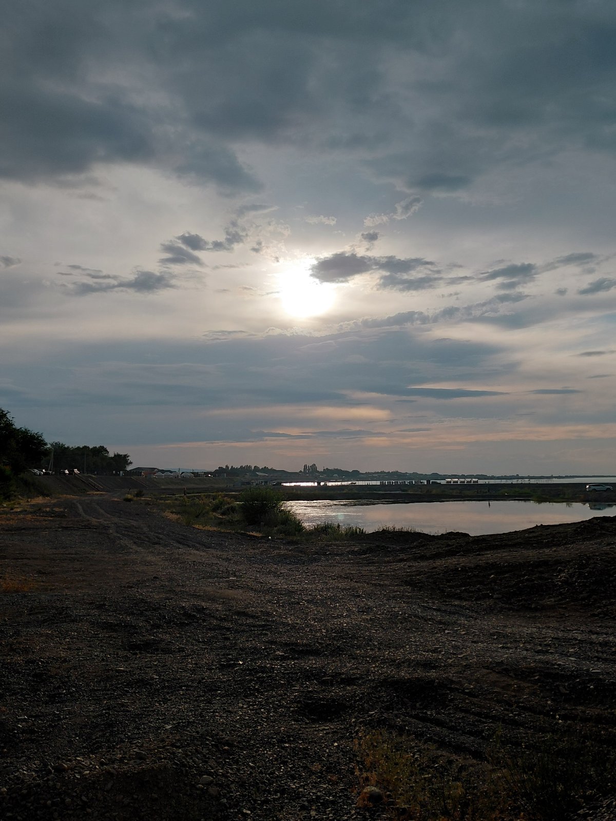 Roadside stop and relaxed afternoon at a Kazakhstan lakeside spot