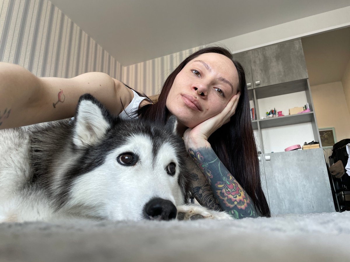 Woman documents morning routine with pets in Izhevsk apartment