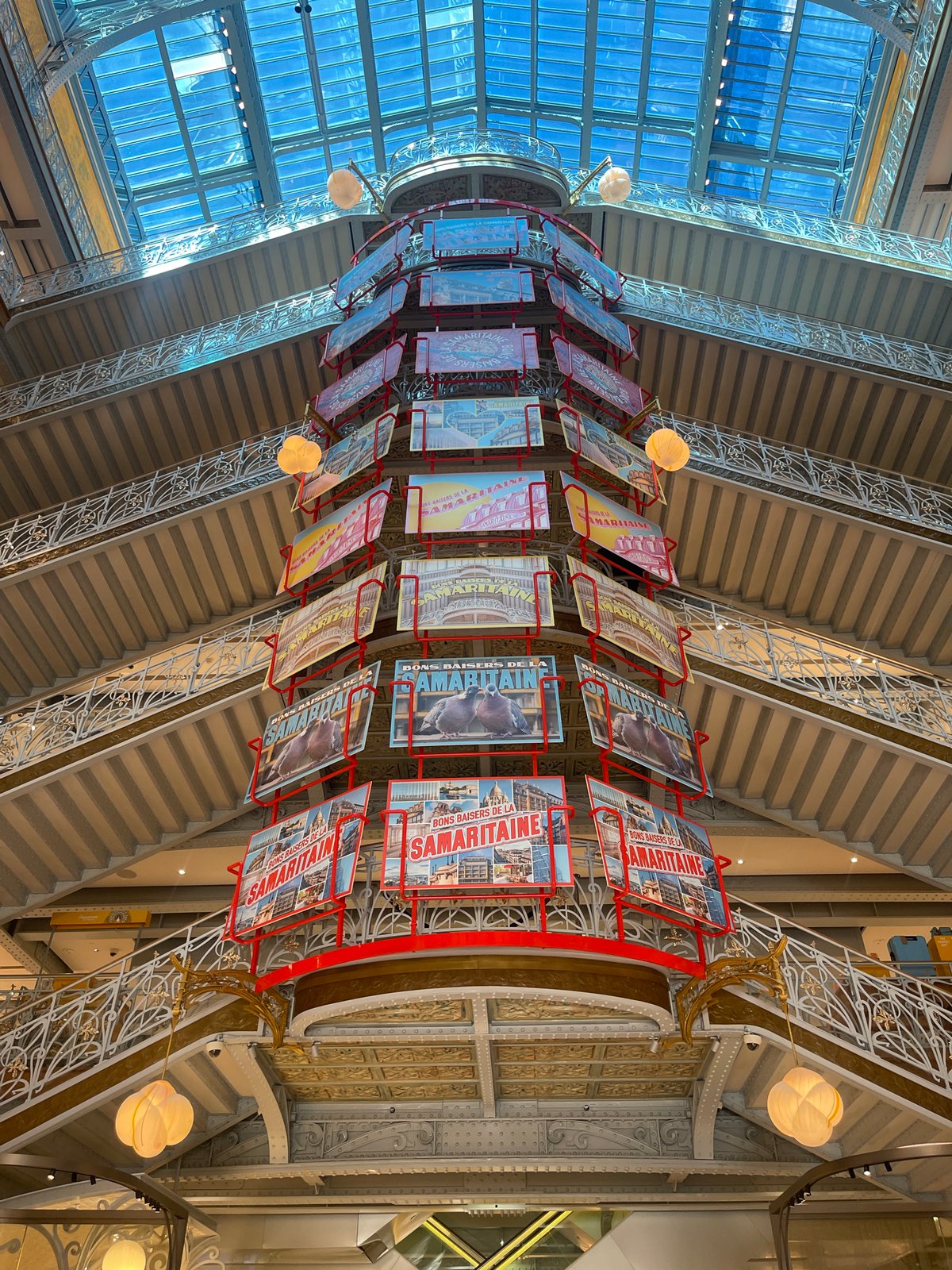 Visitor captures interior architecture of La Samaritaine Paris