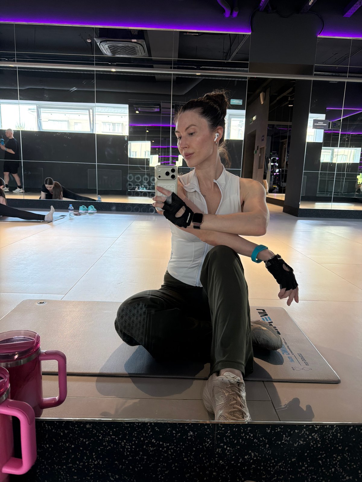 Woman documents workout with selfies at Perm gym