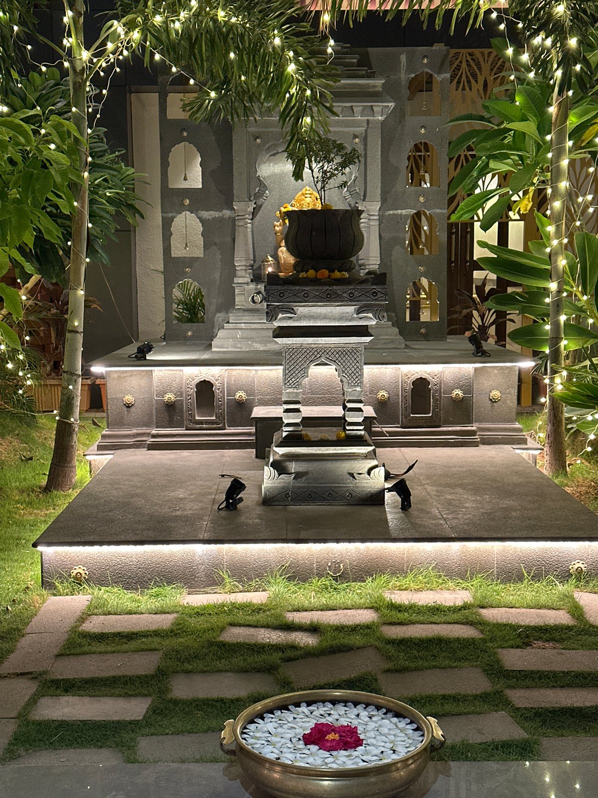 Evening documentation of Jeevan restaurant and surroundings in Kalamb