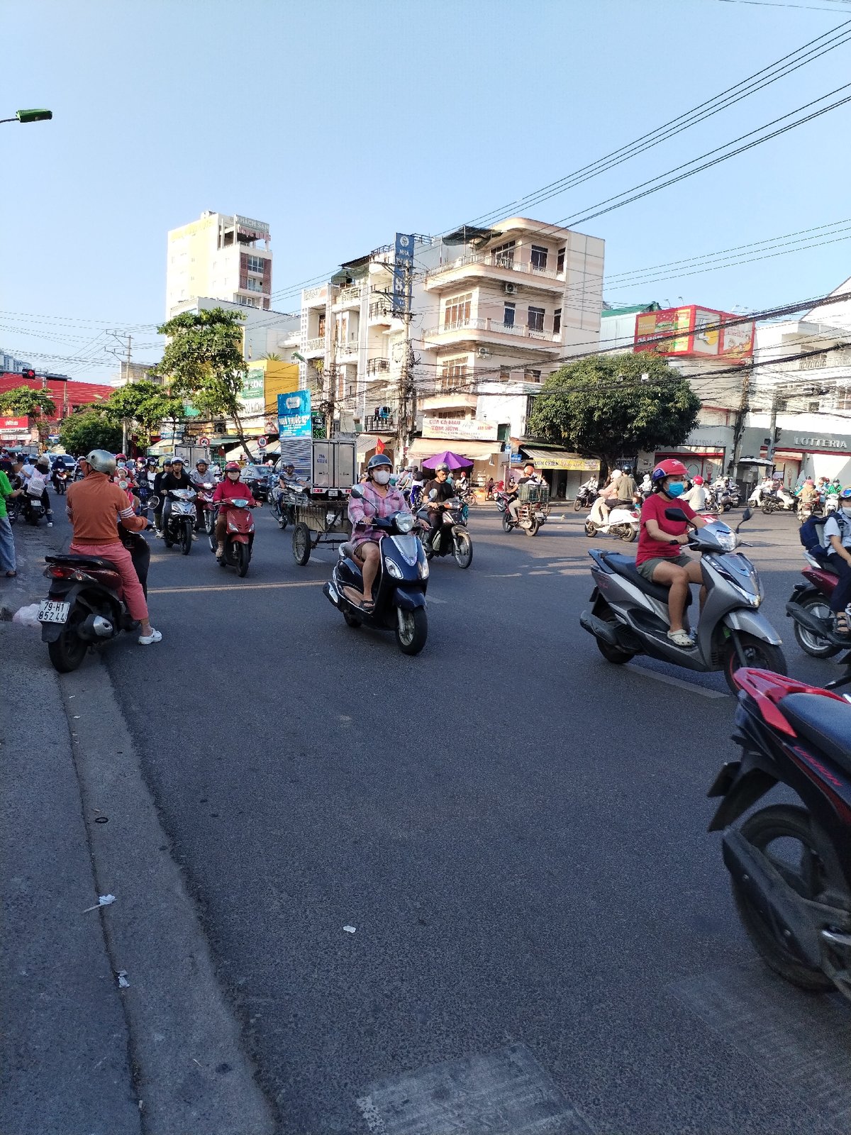 Morning scenes captured across Nha Trang: traffic, beach, church