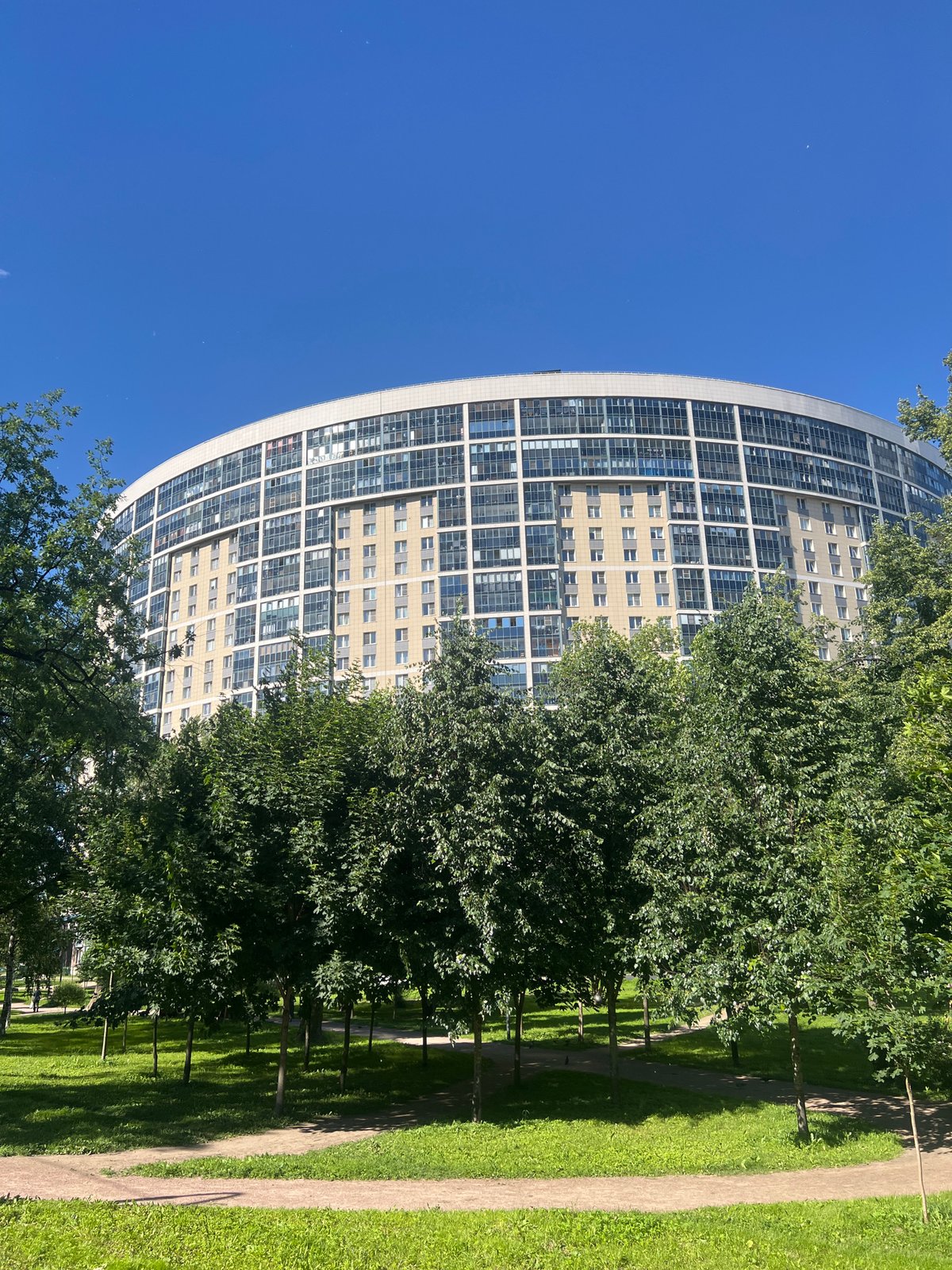 Sunny afternoon architecture tour through Saint Petersburg