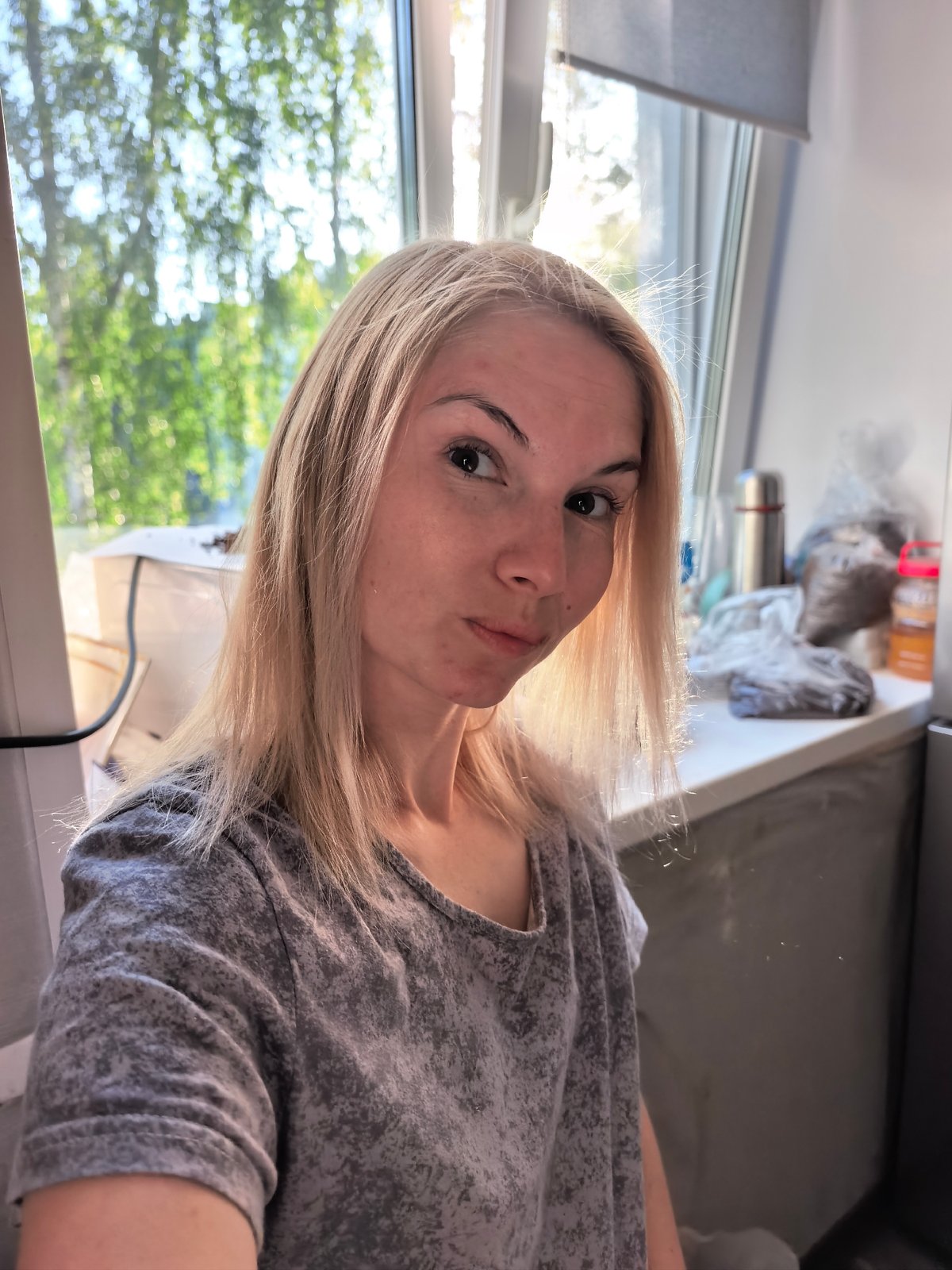 Woman takes selfies in Sterlitamak apartment early morning