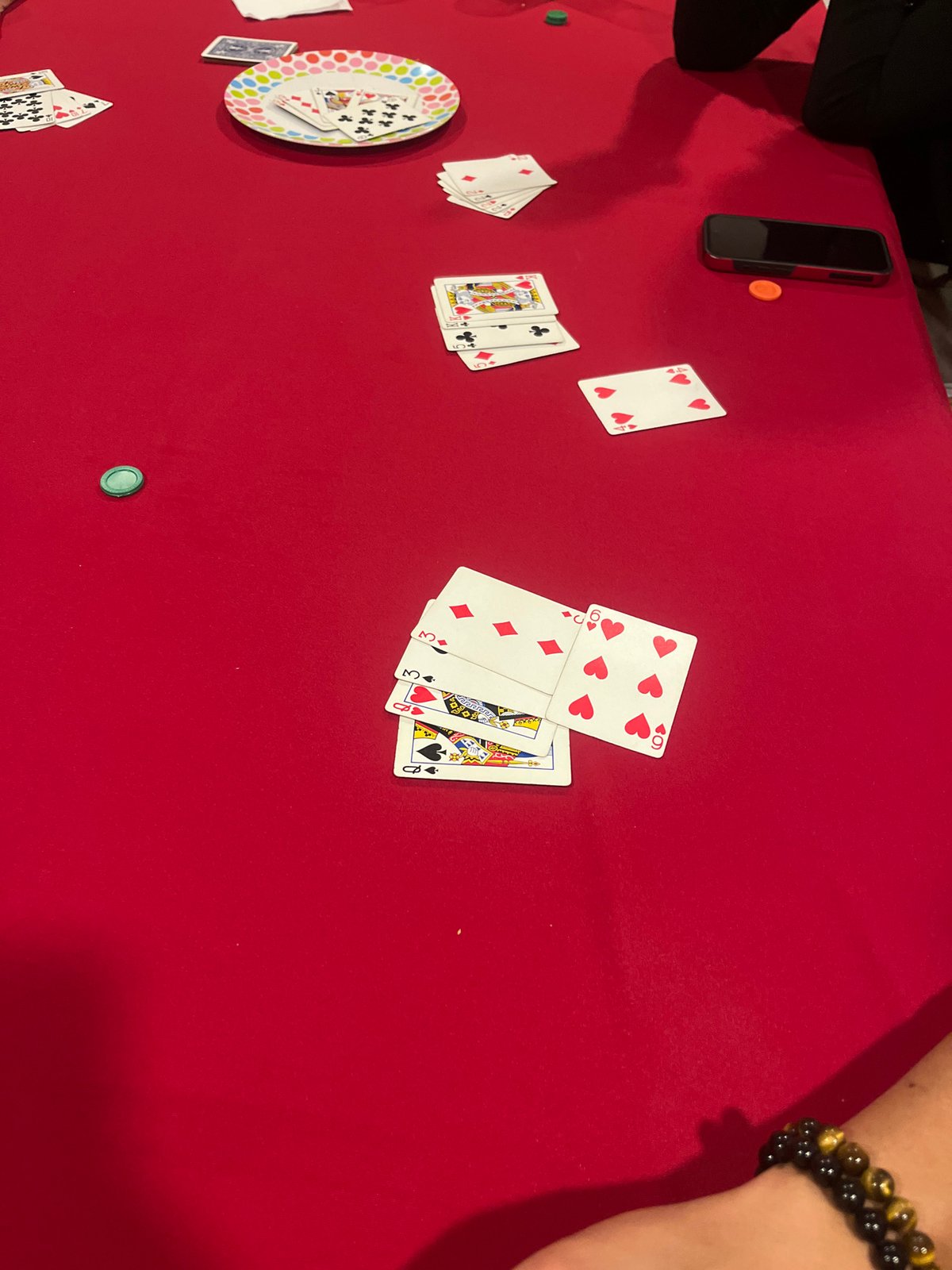 Late-night card game documented in Mexico City neighborhood