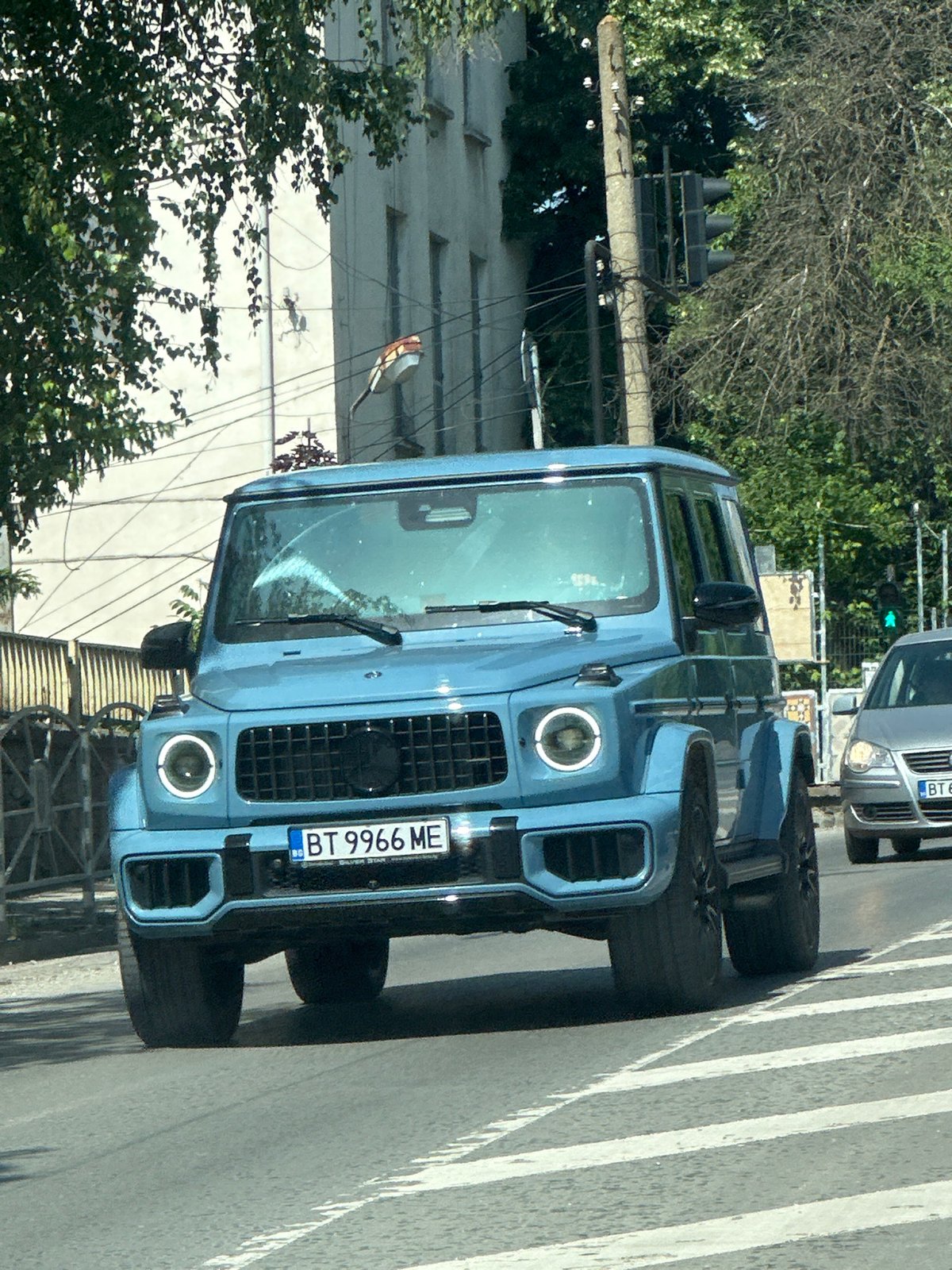 Mercedes illegally parked on crosswalk in Veliko Tarnovo