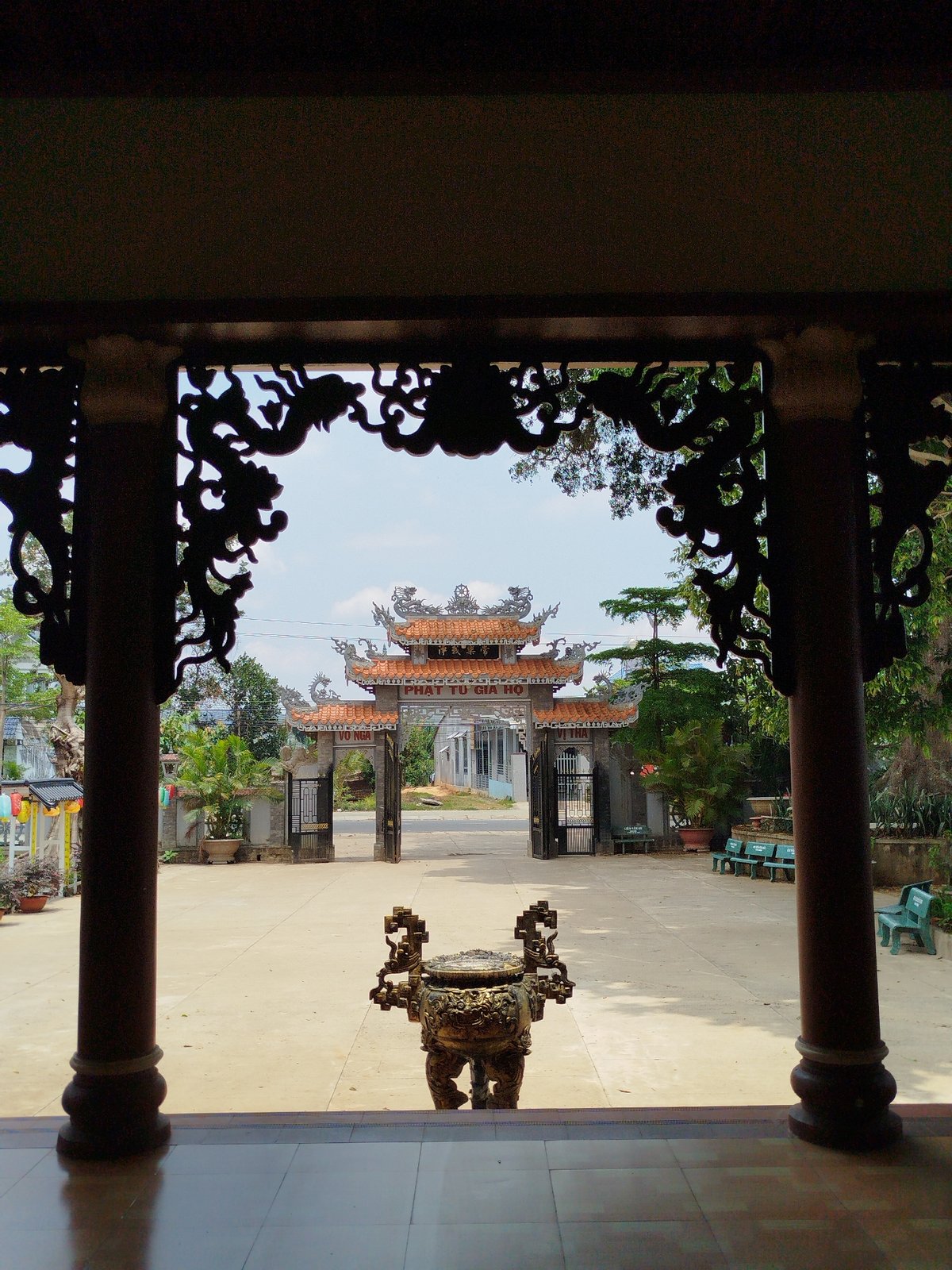 Early morning Buddhist temple visit documented in Liên Nghĩa, Vietnam