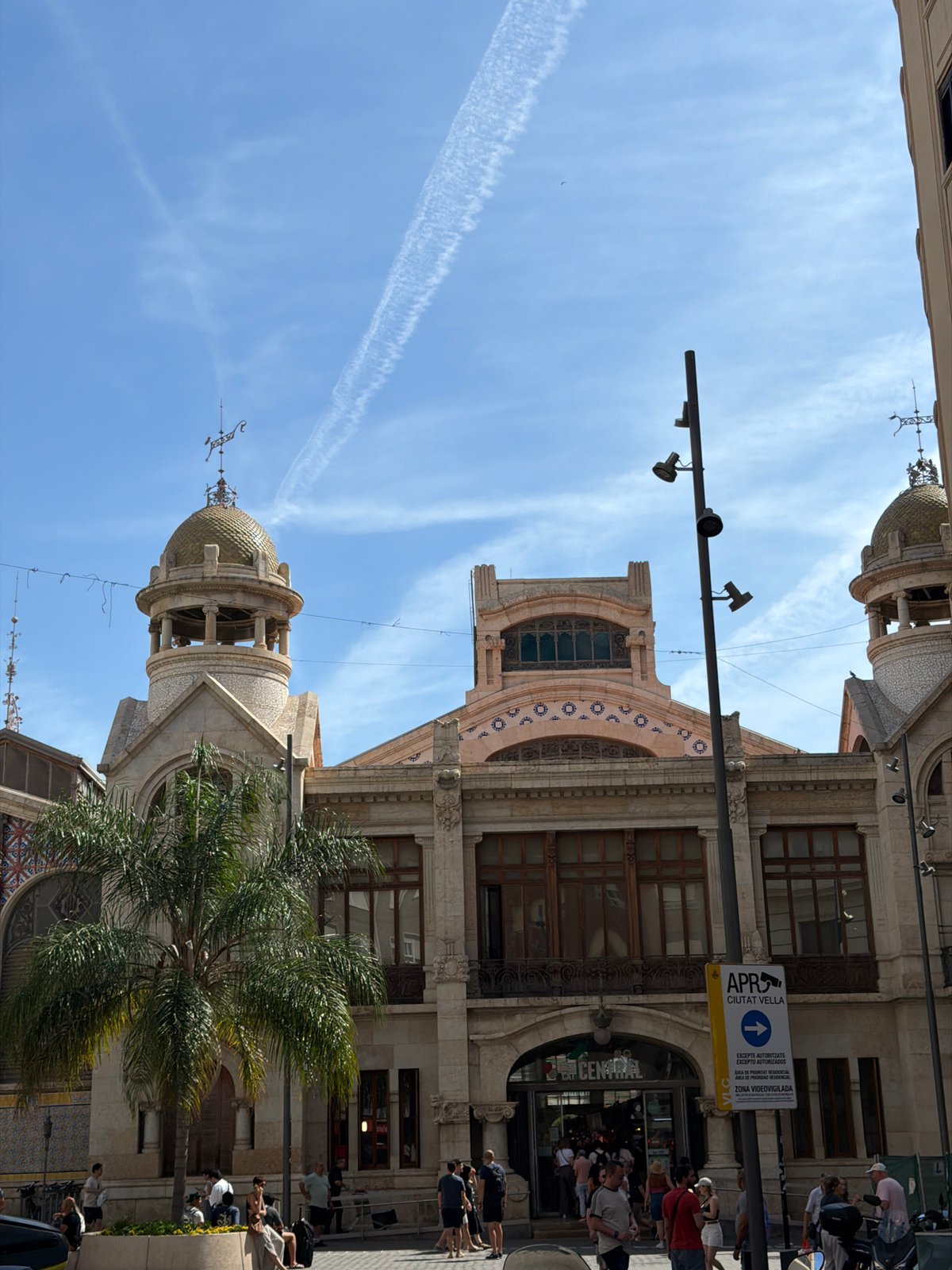 Valencia's Central Market and surrounding streets documented in morning walkthrough