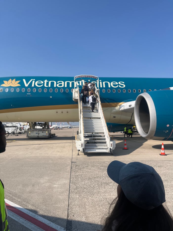Vietnam Airlines aircraft spotted at Charles de Gaulle Airport