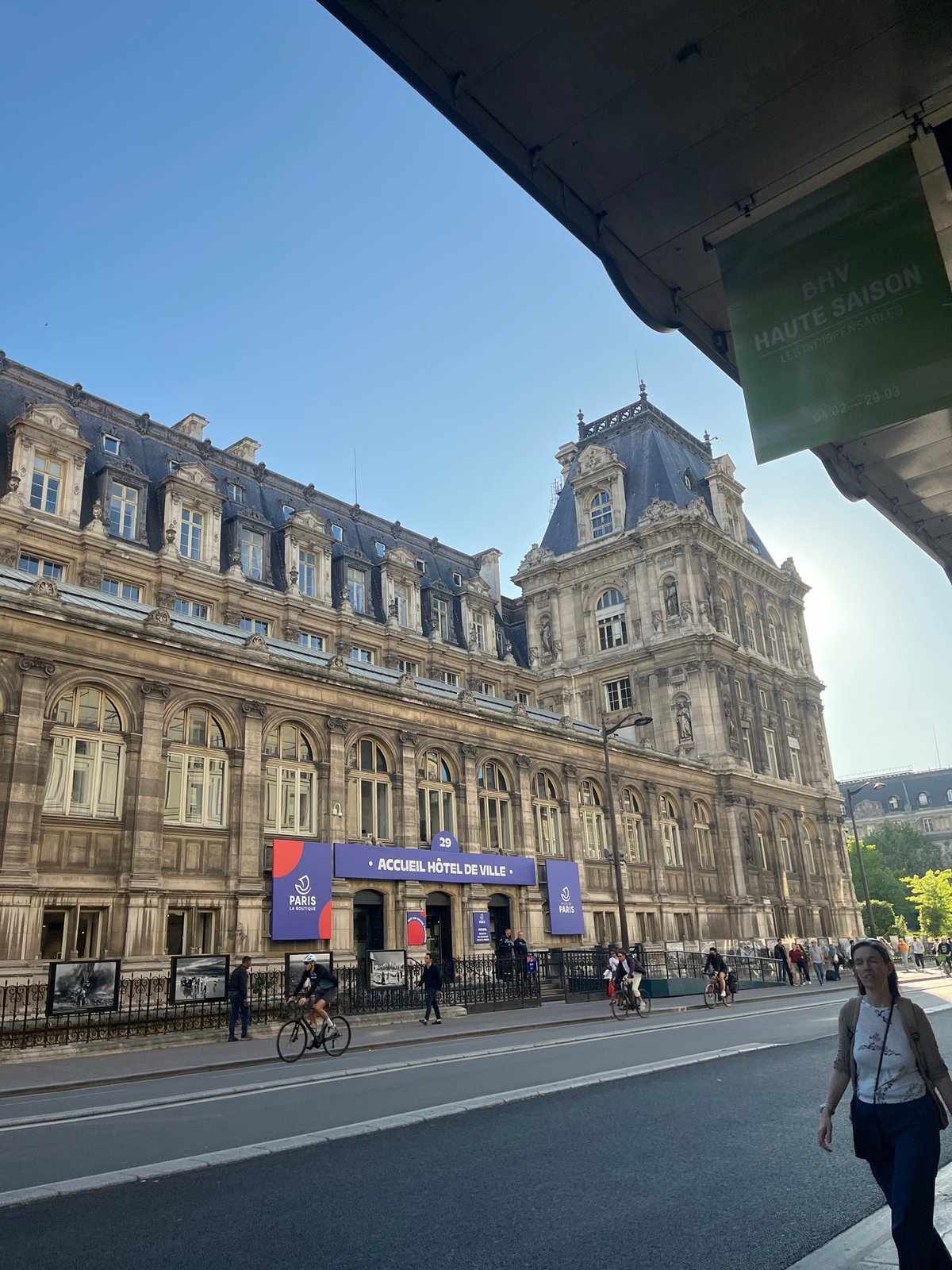 Woman enjoys afternoon beverage on sunny Paris street