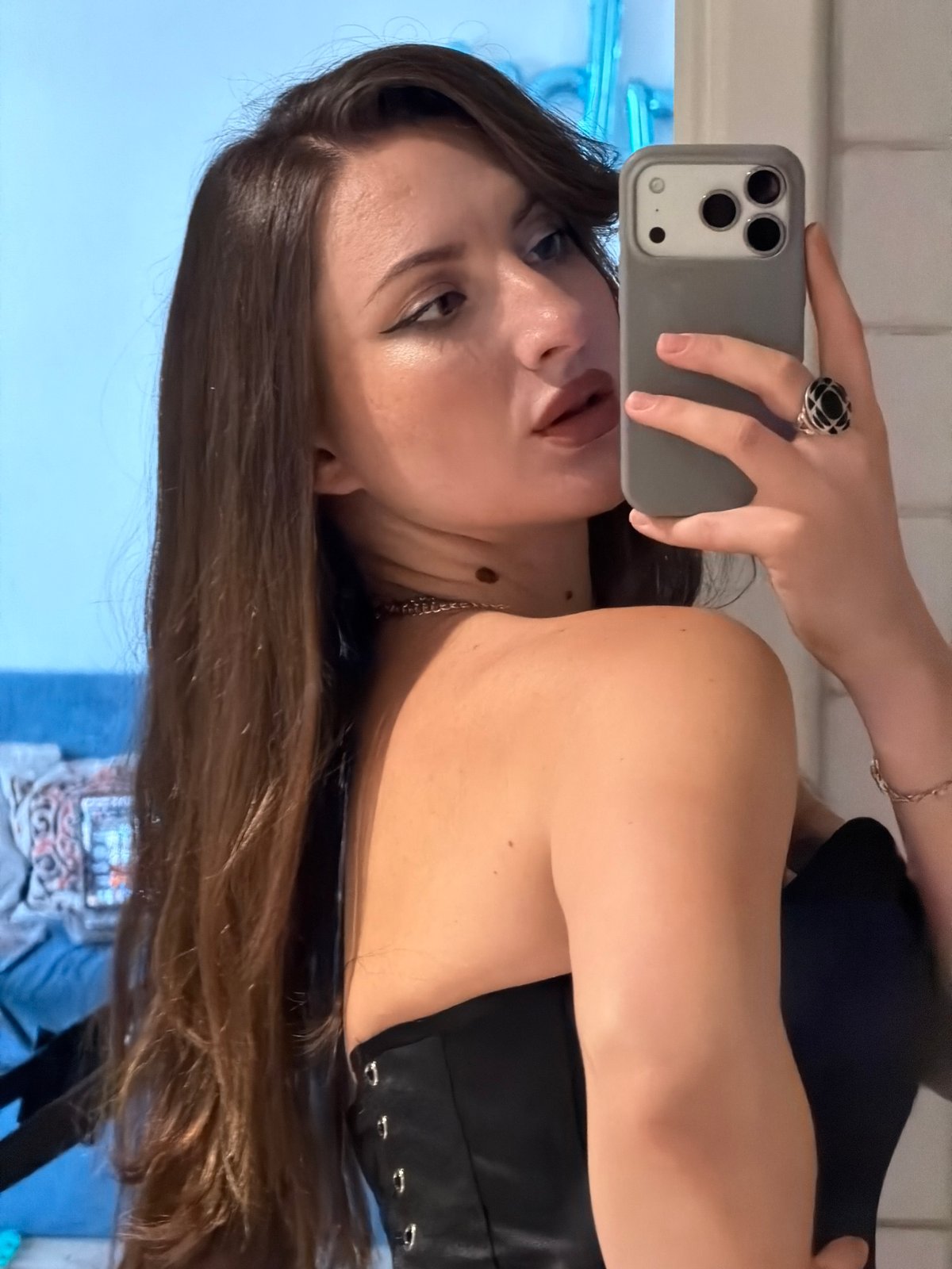 Getting-ready mirror selfies in a Sharm El Sheikh hotel room