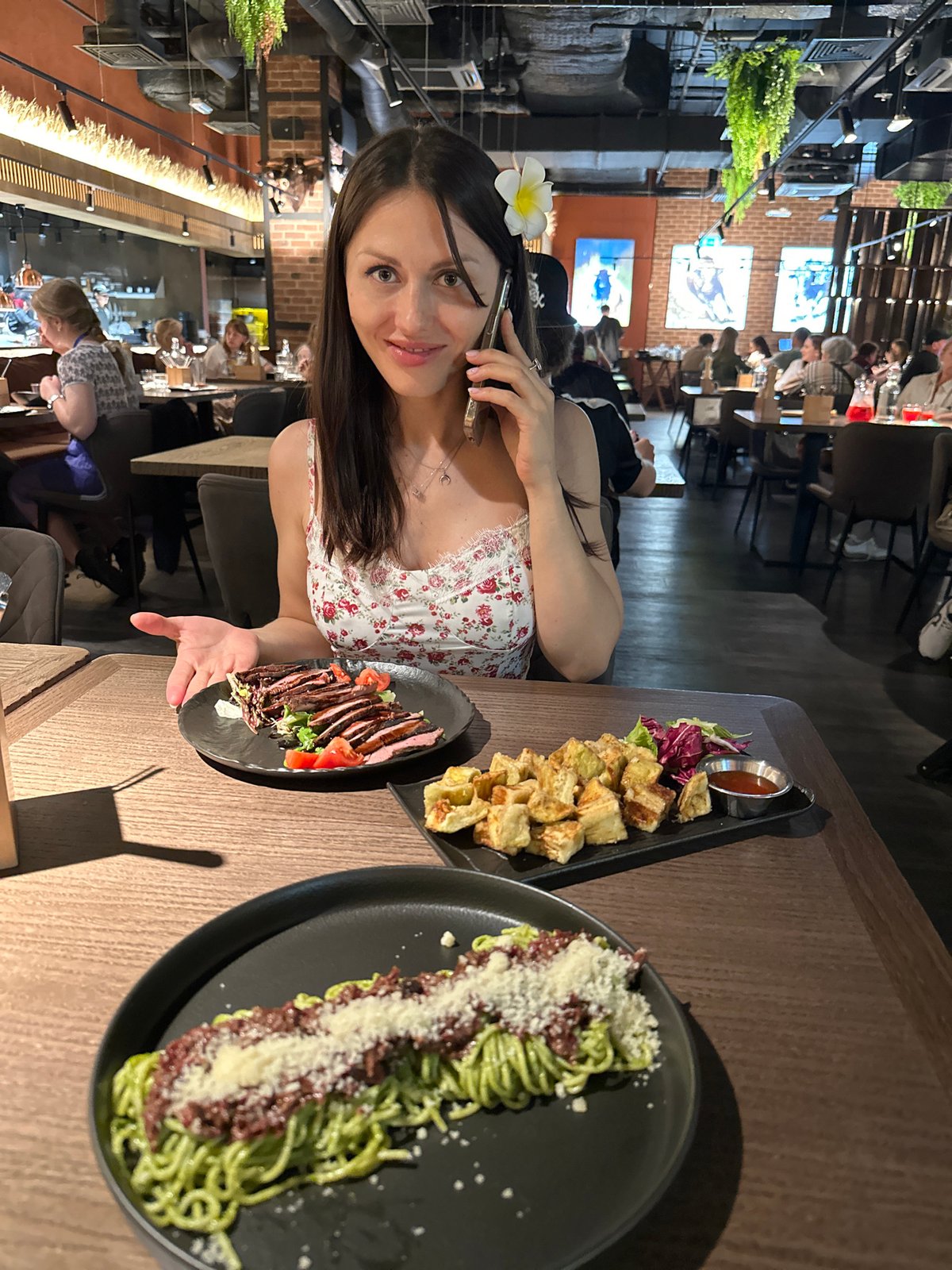 Woman dines alone, takes calls at Saint Petersburg restaurant
