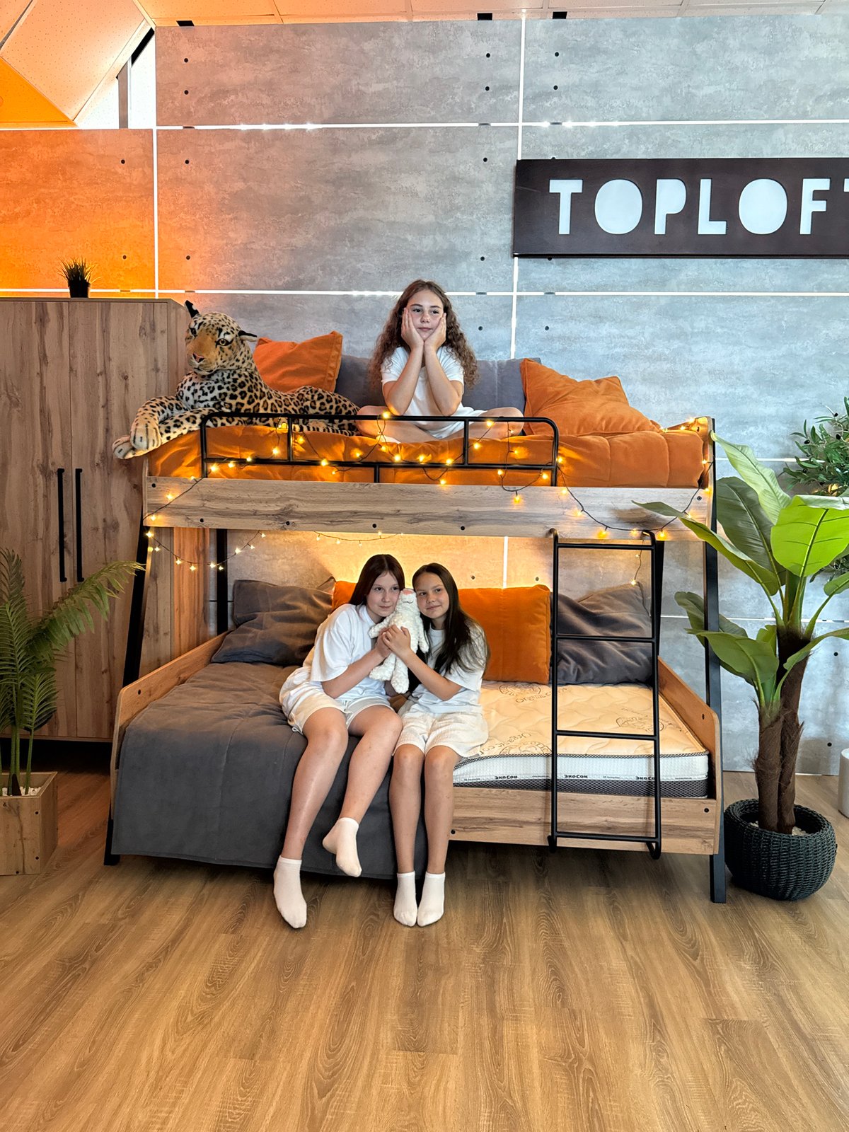 Bedroom photo shoot with kids around a decorated bunk bed