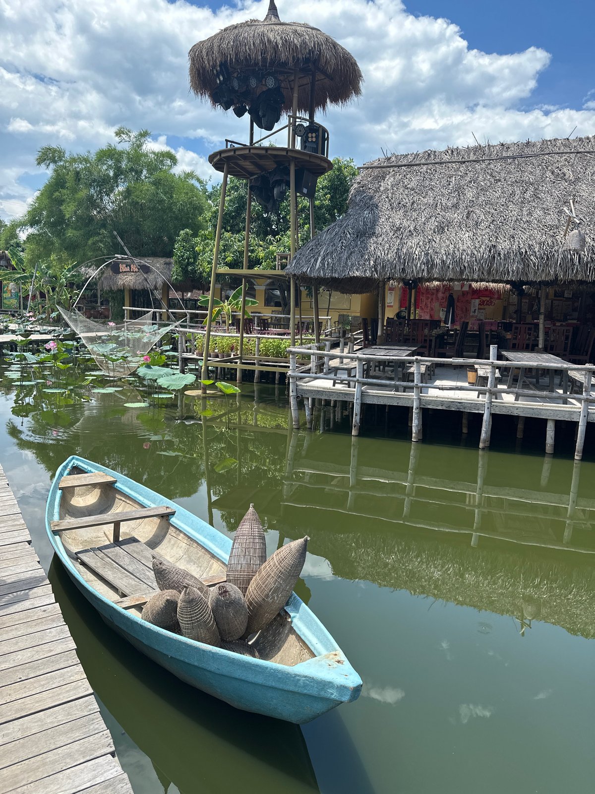 Nha Trang heritage market: lotus ponds, traditional crafts, and stalls