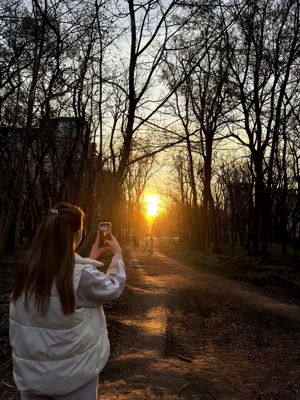 Sunset walk documented through Ostrovsky Park, Rostov-on-Don