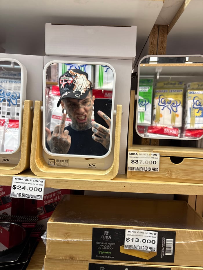 Couple documented shopping and strolling through Buenos Aires stores
