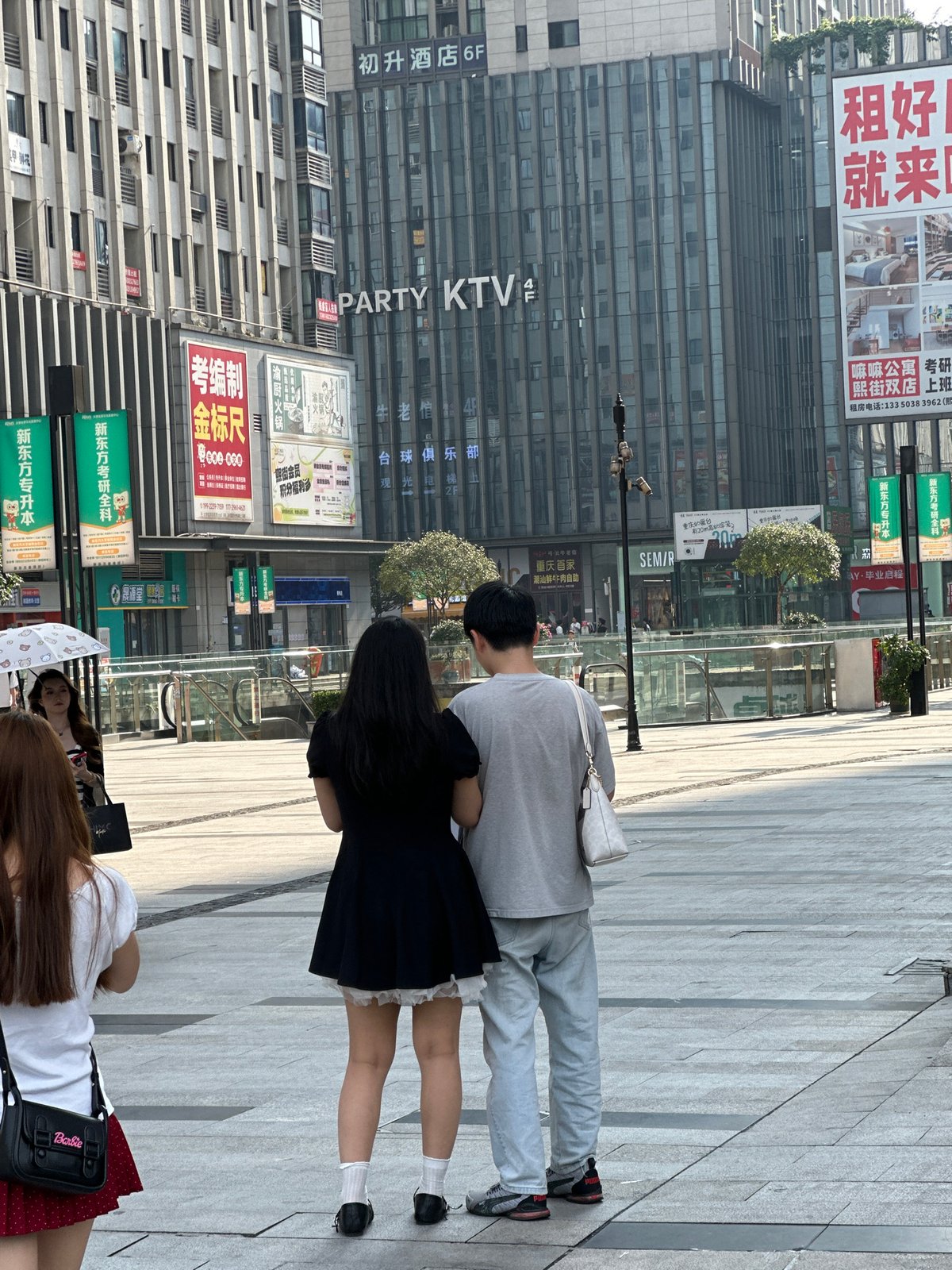 Daily life scenes documented across Chongqing High-tech Zone