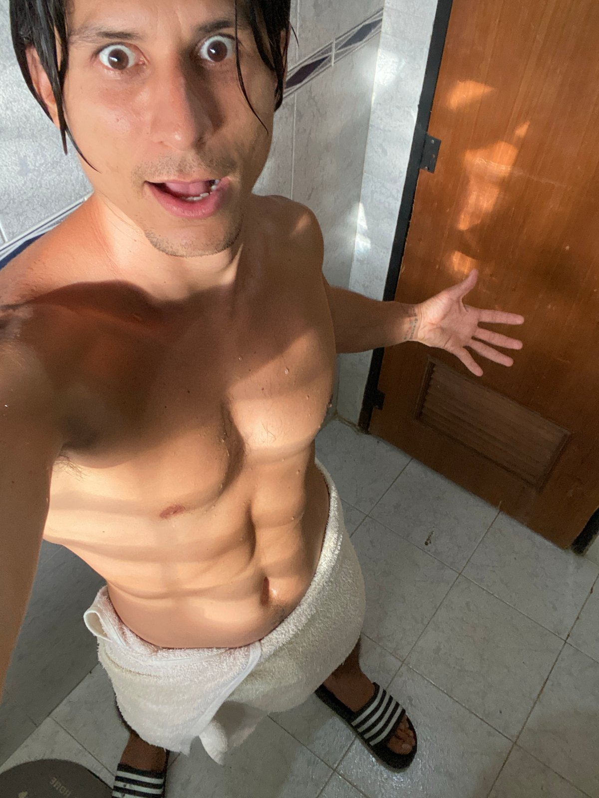 Evening life documented in Venezuelan community over two hours