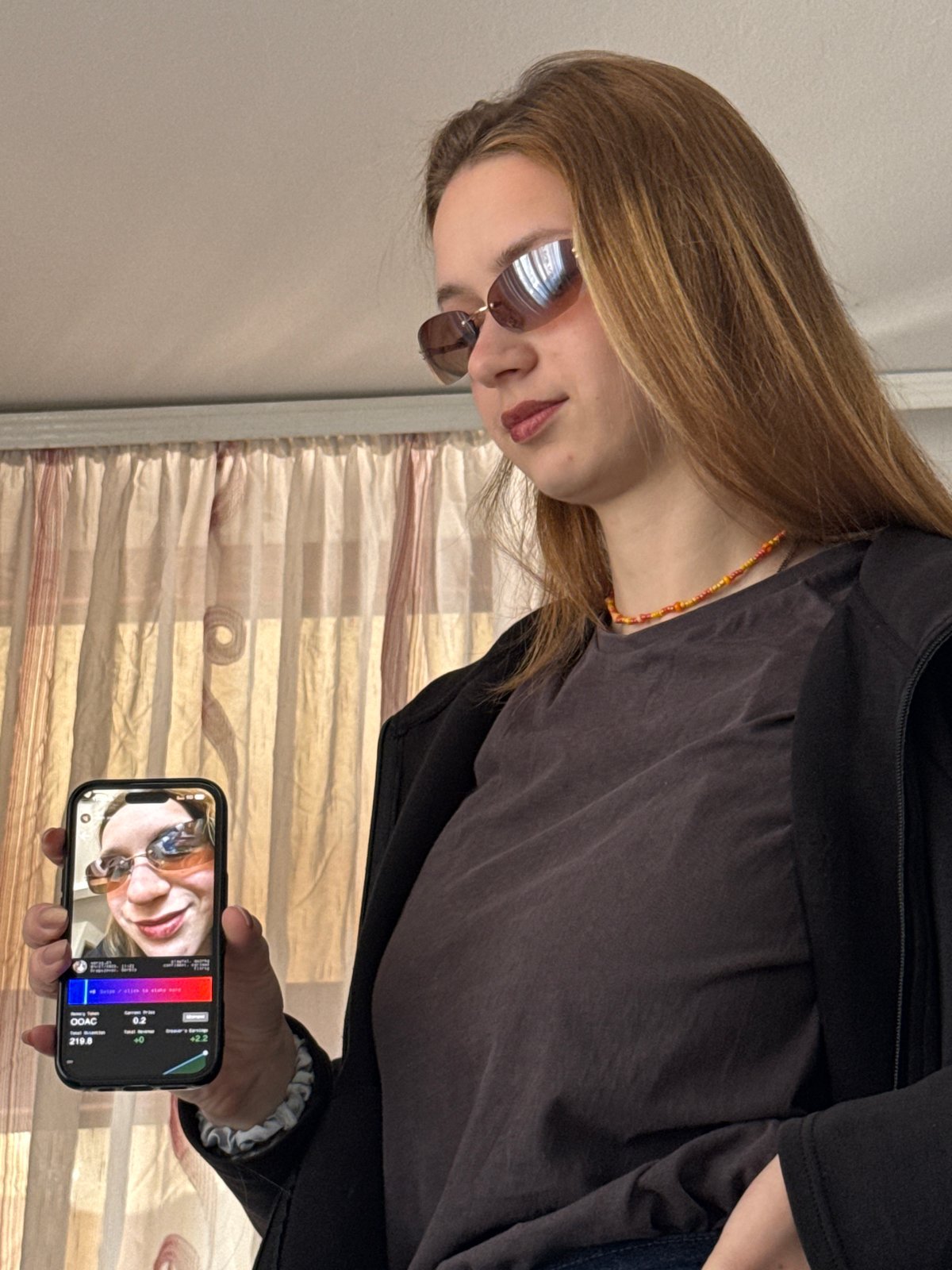Young woman poses for photos indoors in Kragujevac