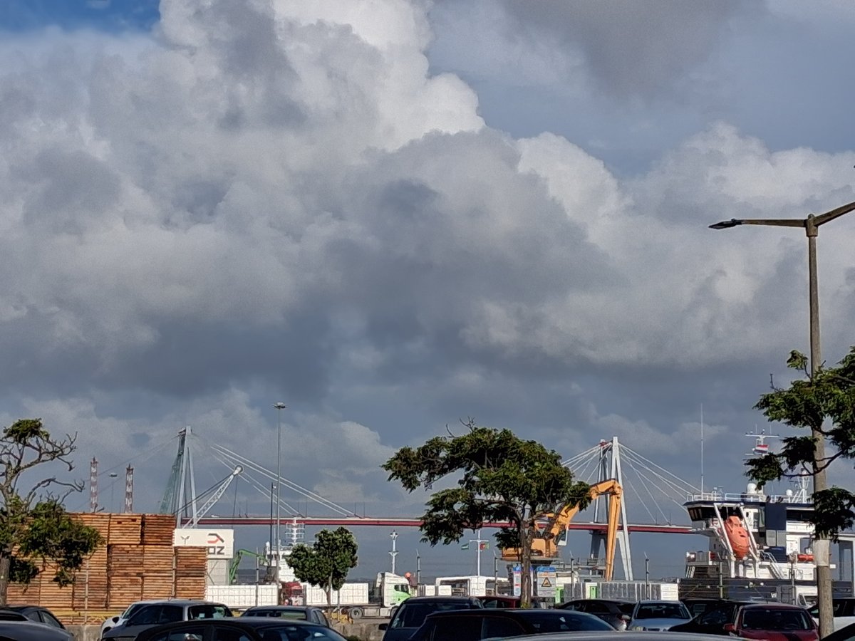 Routine urban scenes documented in Figueira da Foz, Portugal
