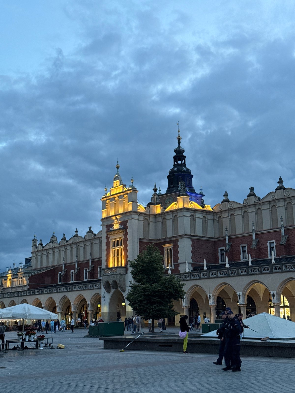 Evening stroll through Krakow's historic Main Market Square