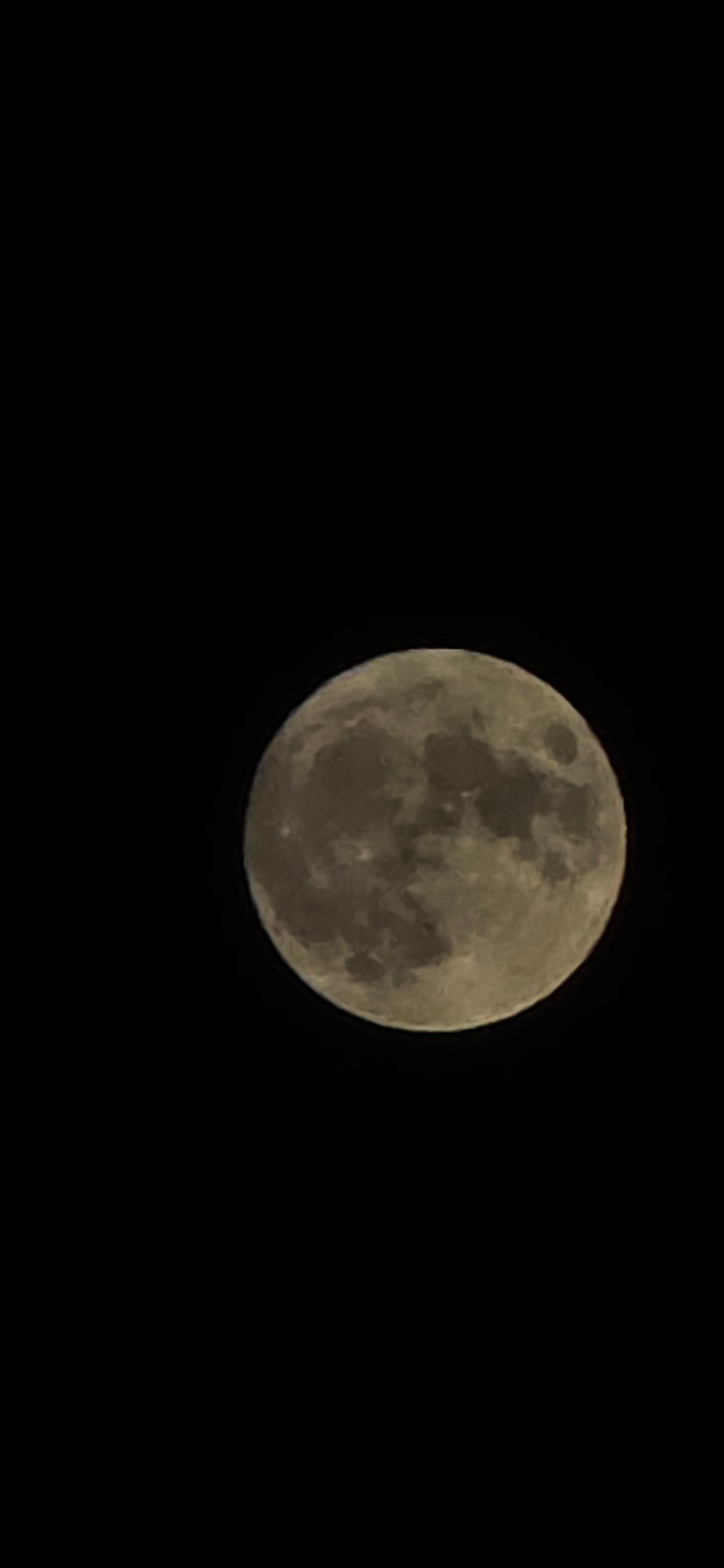Full moon observed and photographed in Benasque, Spain