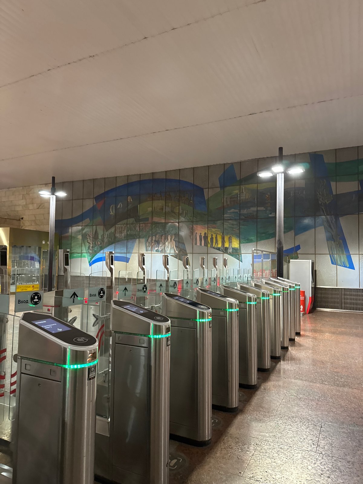 Moscow metro turnstiles operational during evening rush hour