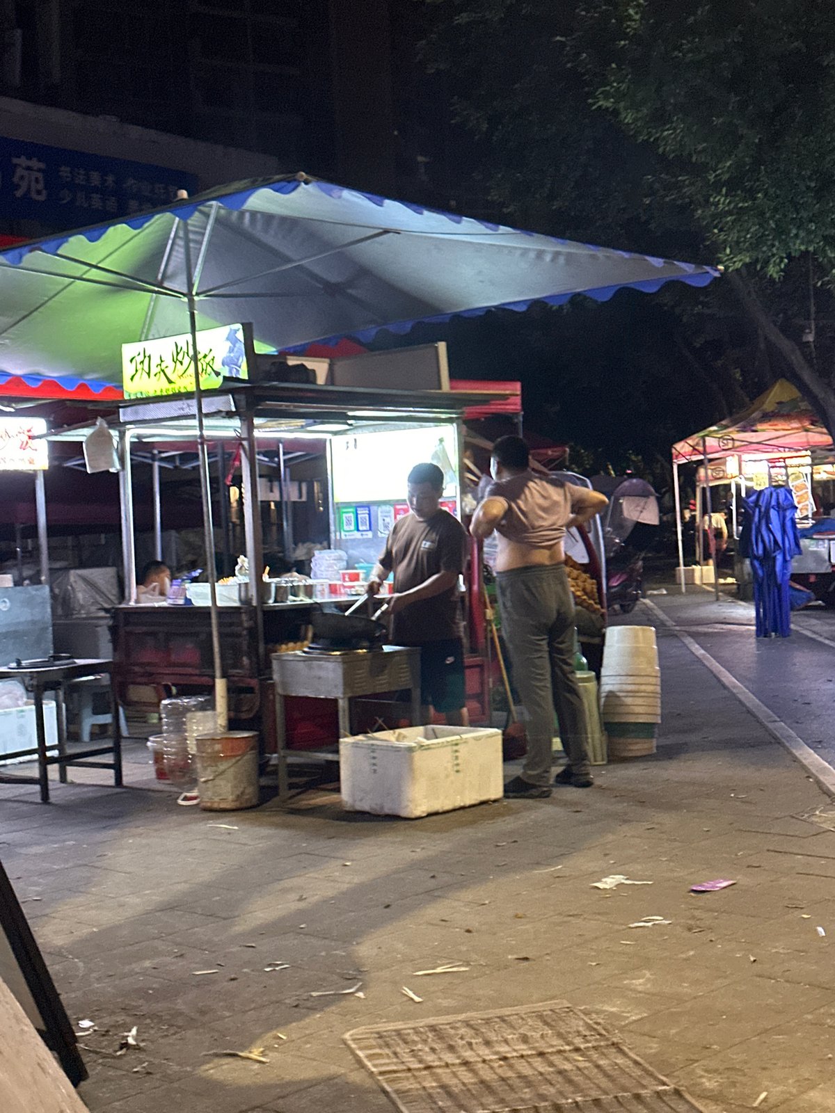 Evening market life documented across Chongqing High-tech Zone
